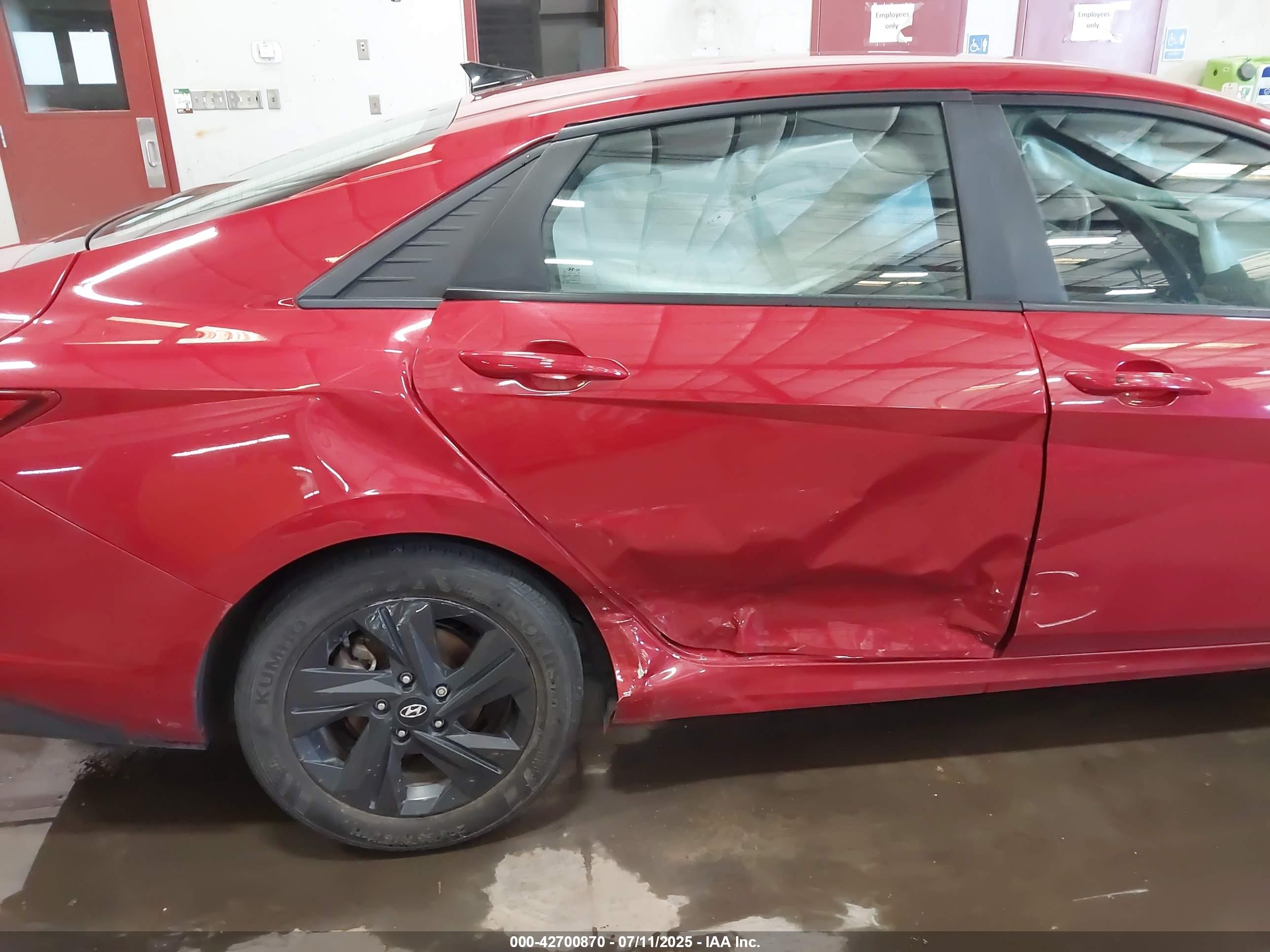 HYUNDAI ELANTRA image 6