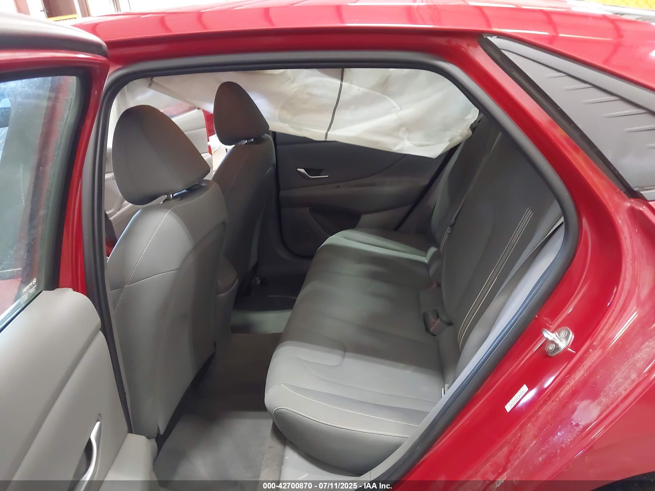 HYUNDAI ELANTRA image 8