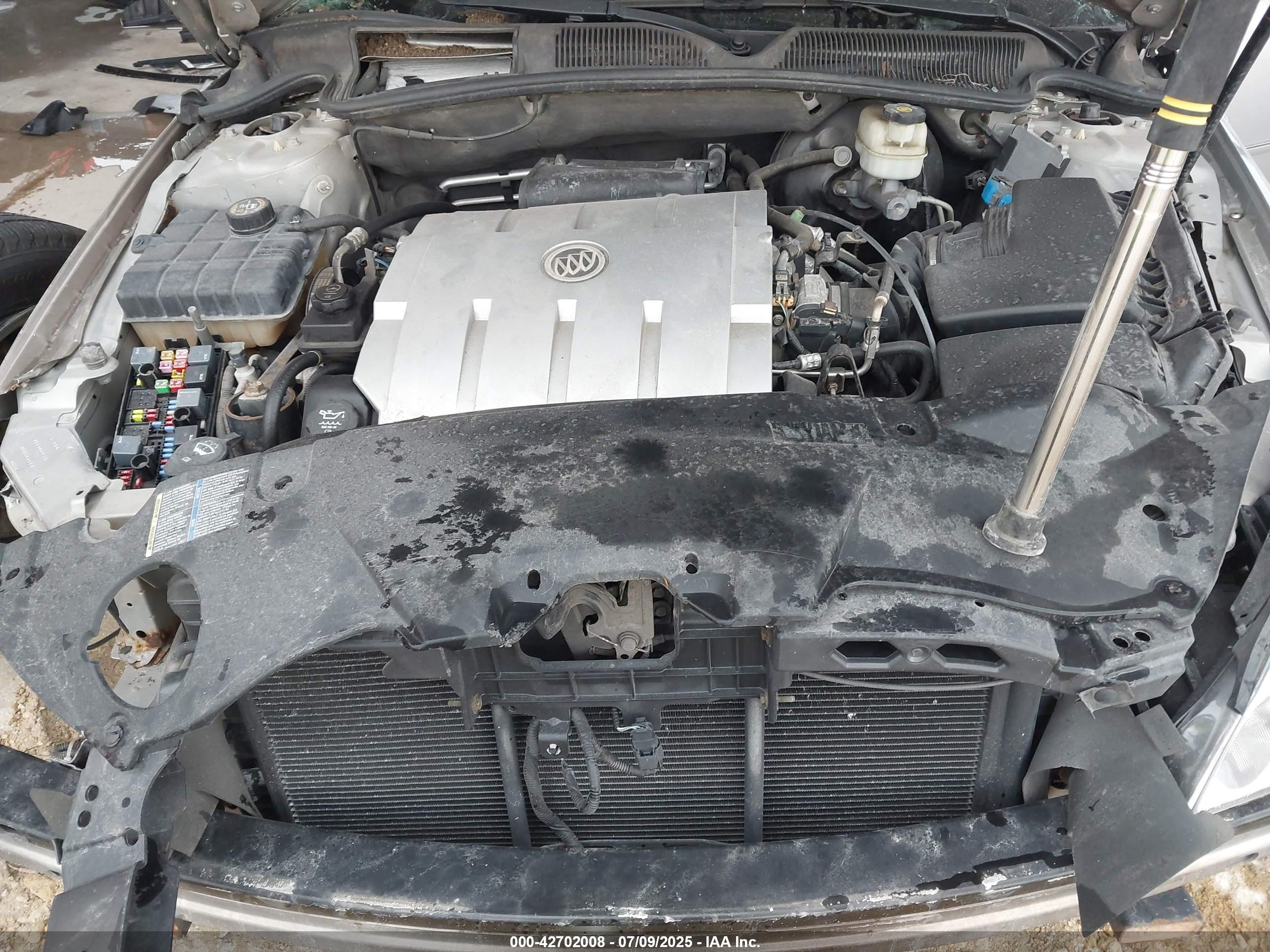 BUICK LUCERNE image 10