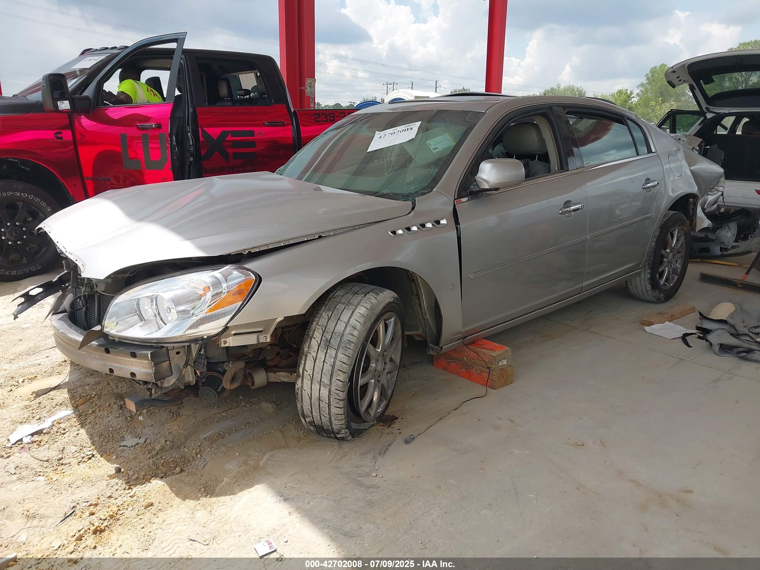 BUICK LUCERNE image 2