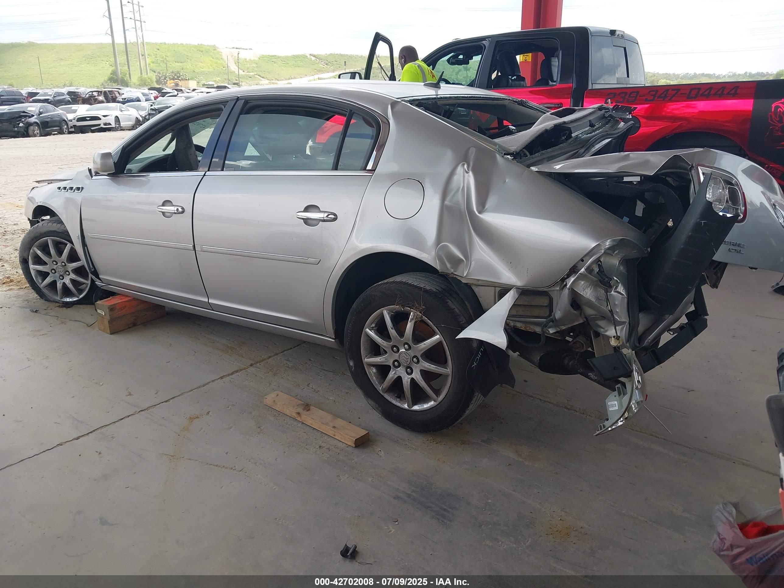 BUICK LUCERNE image 3