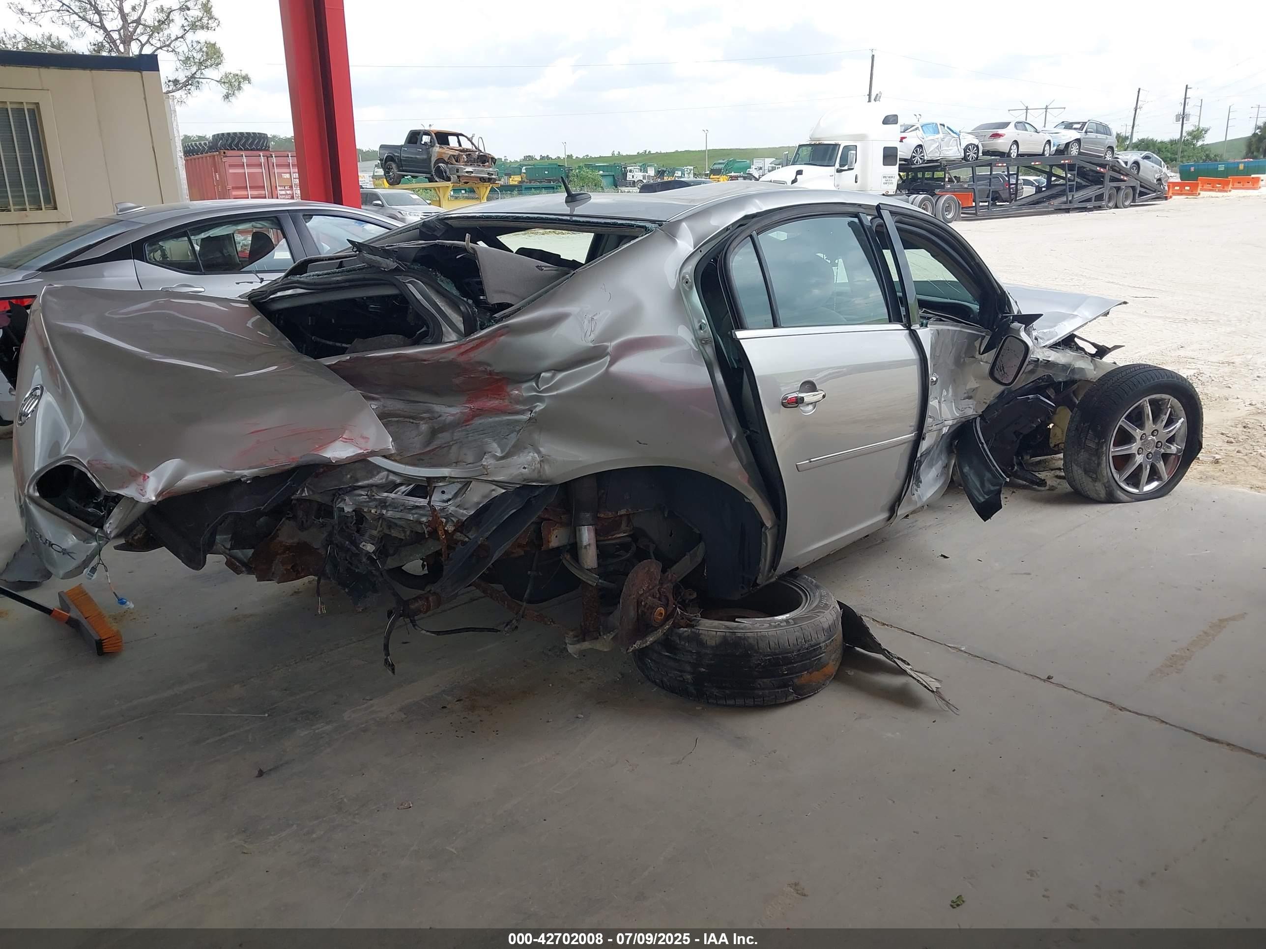 BUICK LUCERNE image 4