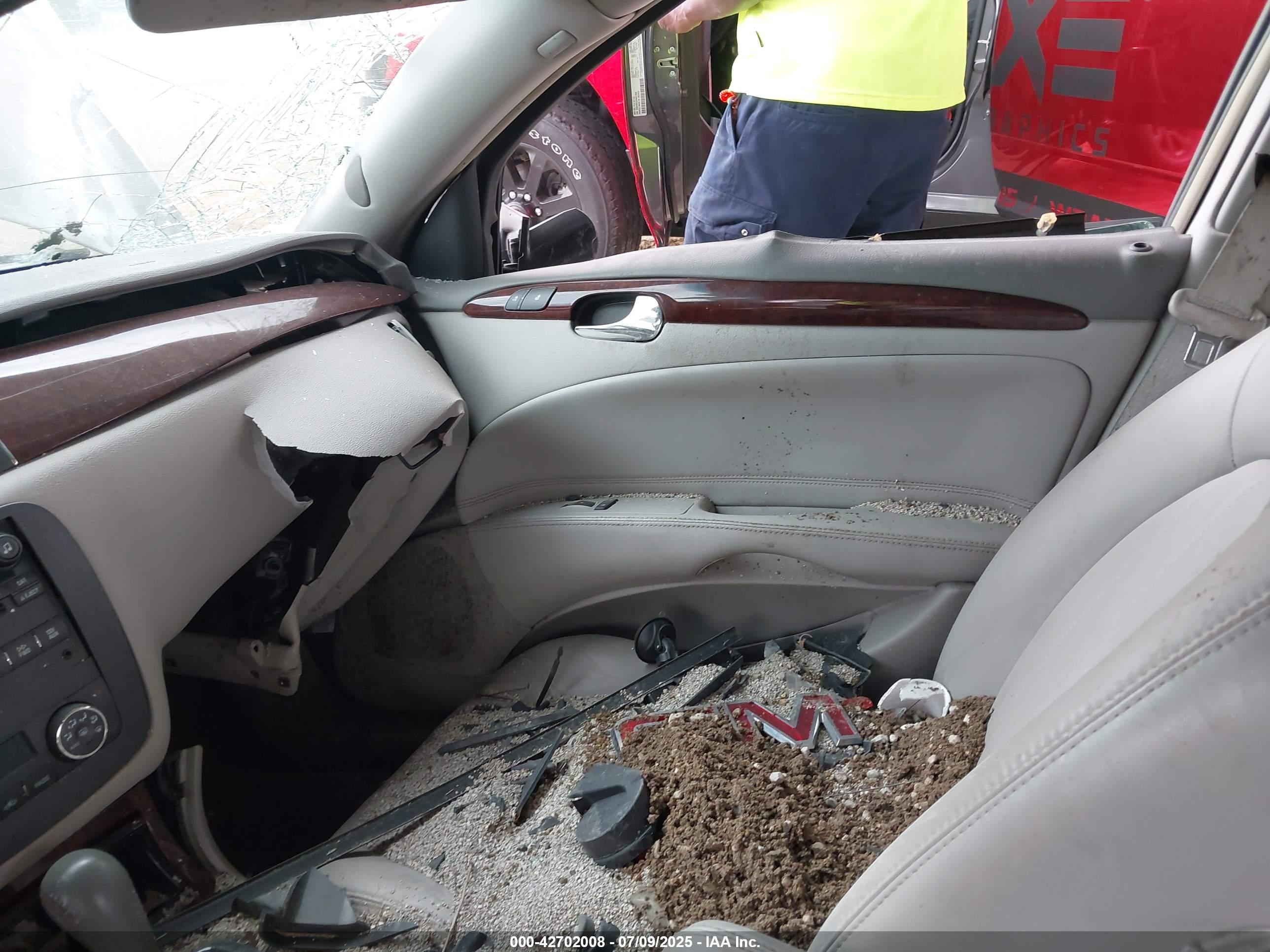 BUICK LUCERNE image 5