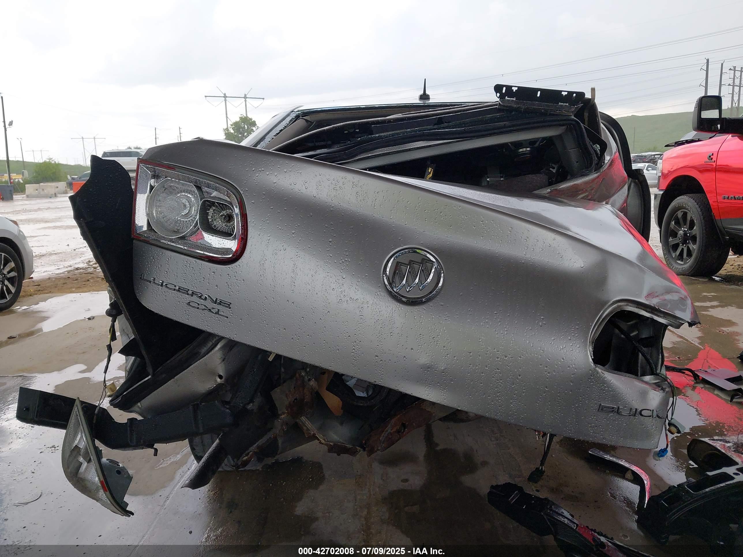BUICK LUCERNE image 6