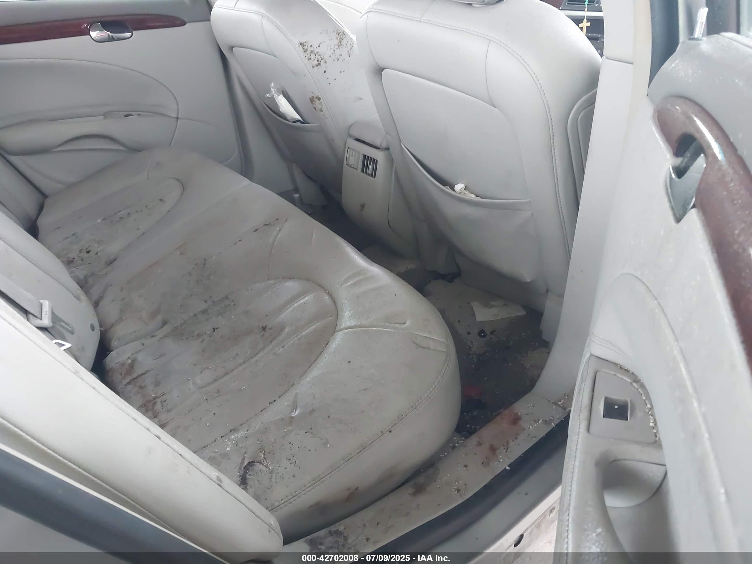 BUICK LUCERNE image 8