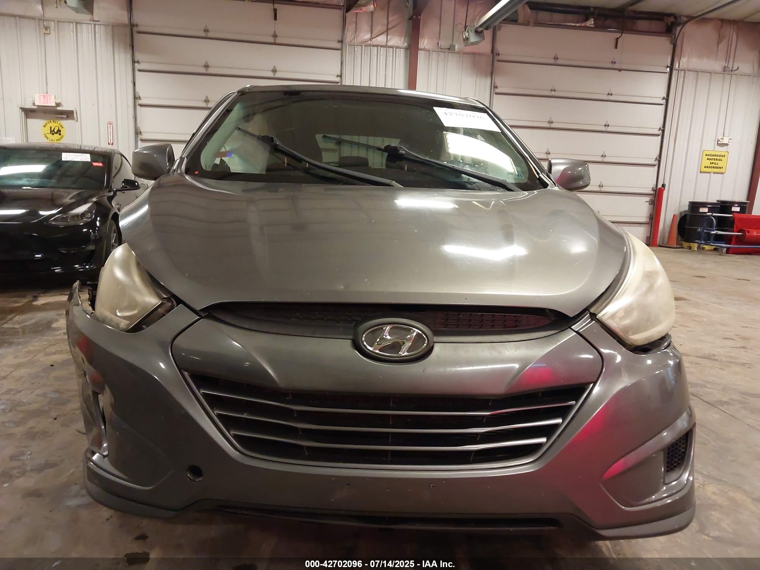 HYUNDAI TUCSON image 6