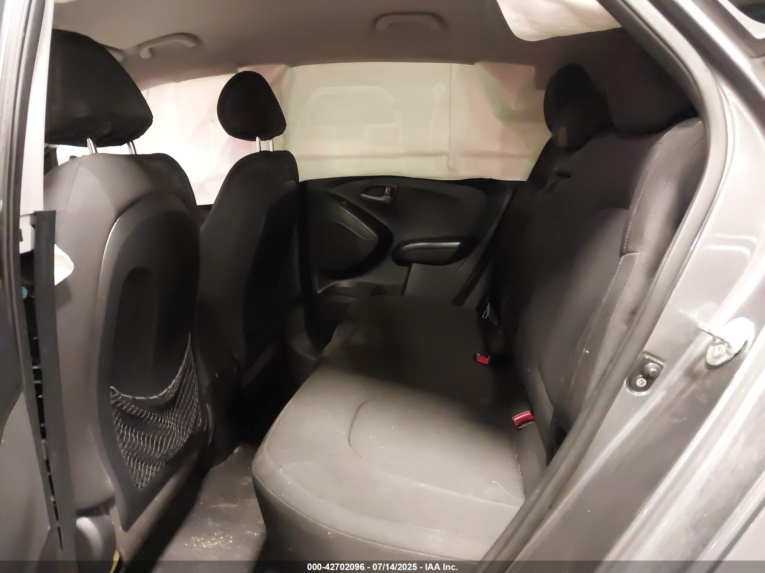 HYUNDAI TUCSON image 8