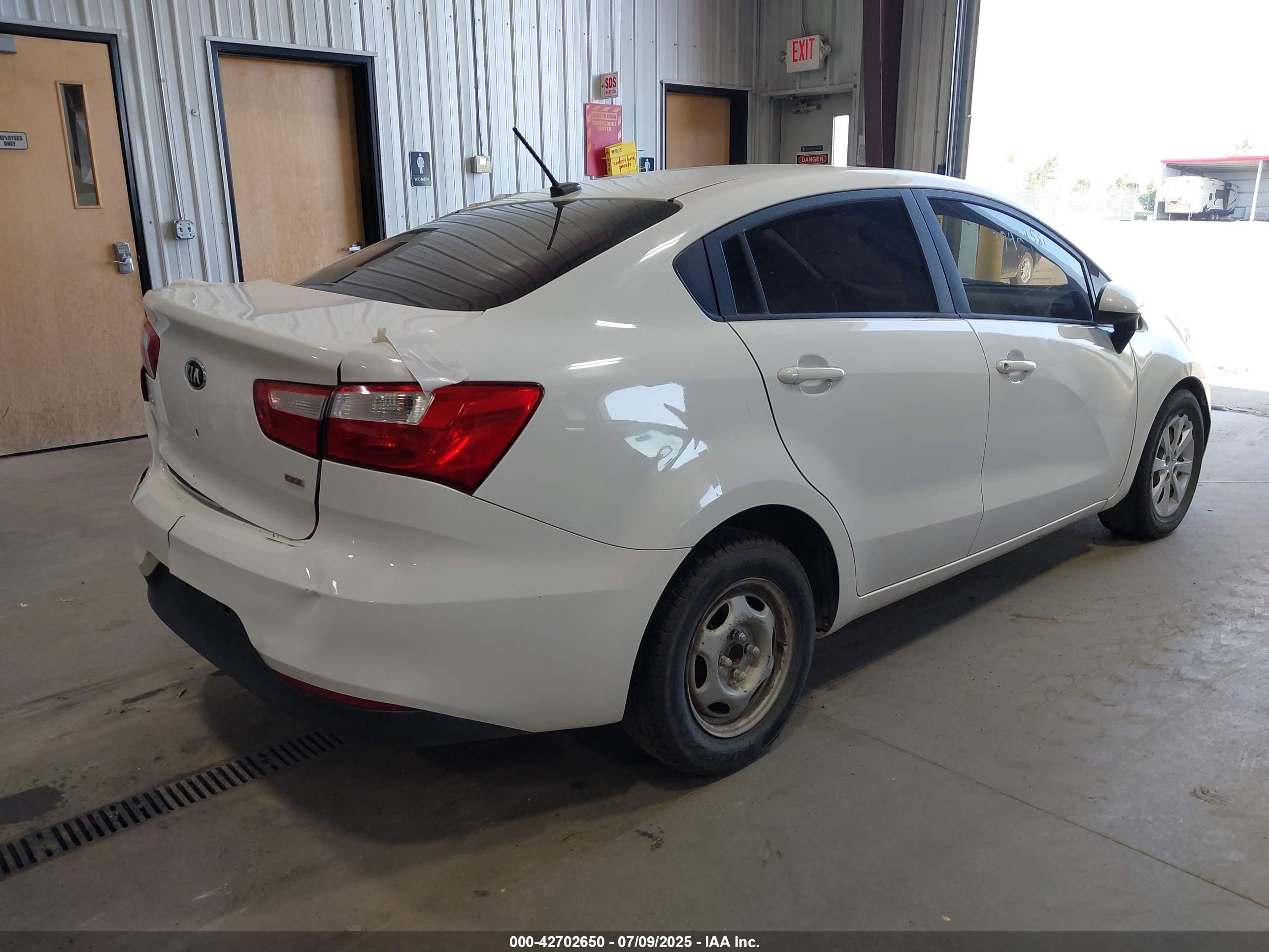 KIA RIO image 4