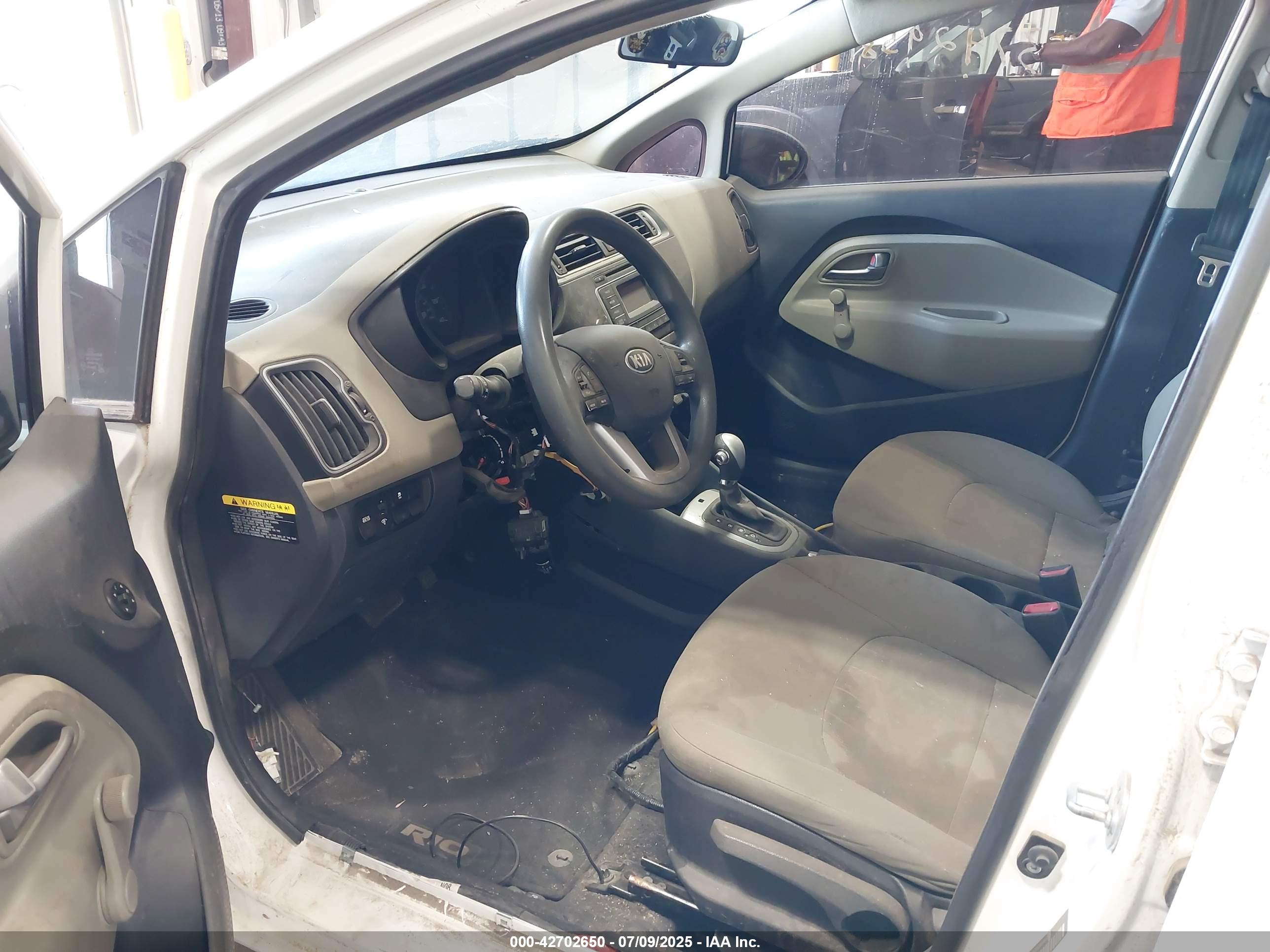 KIA RIO image 5