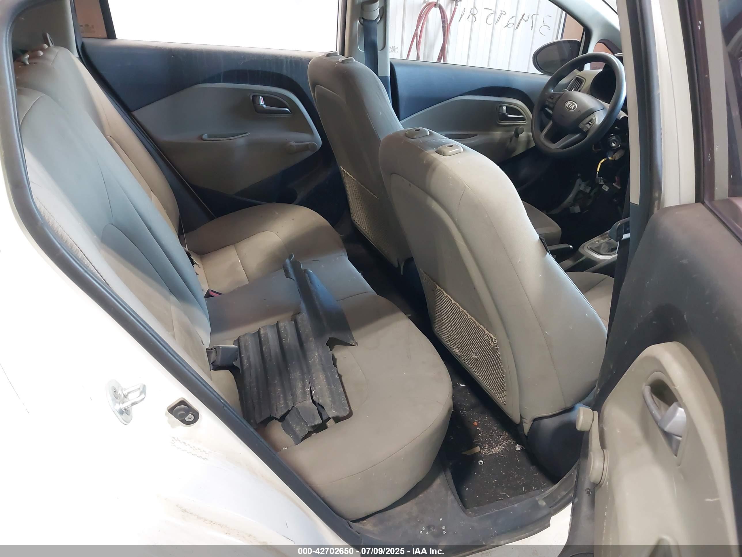 KIA RIO image 8