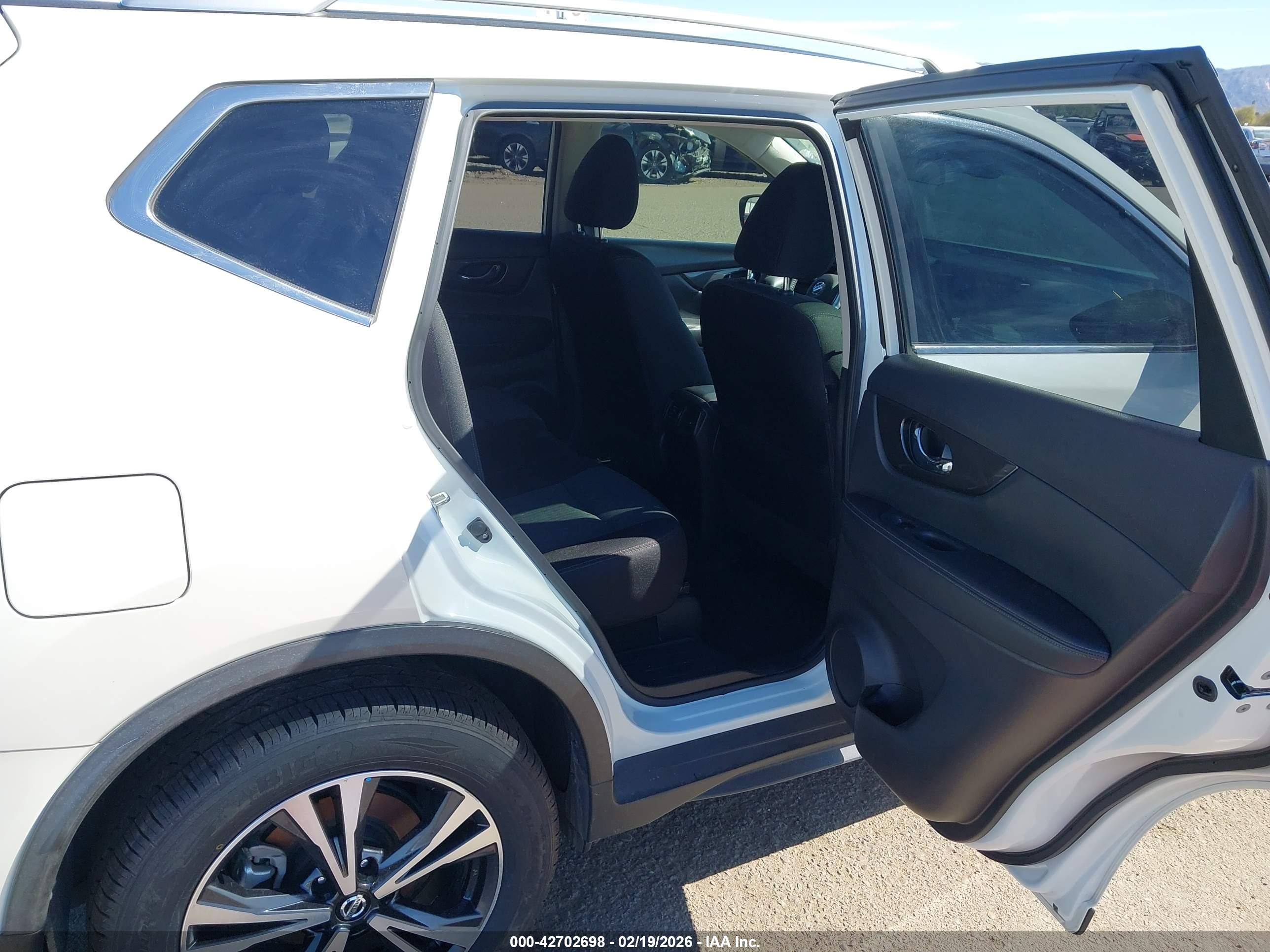 NISSAN ROGUE image 8