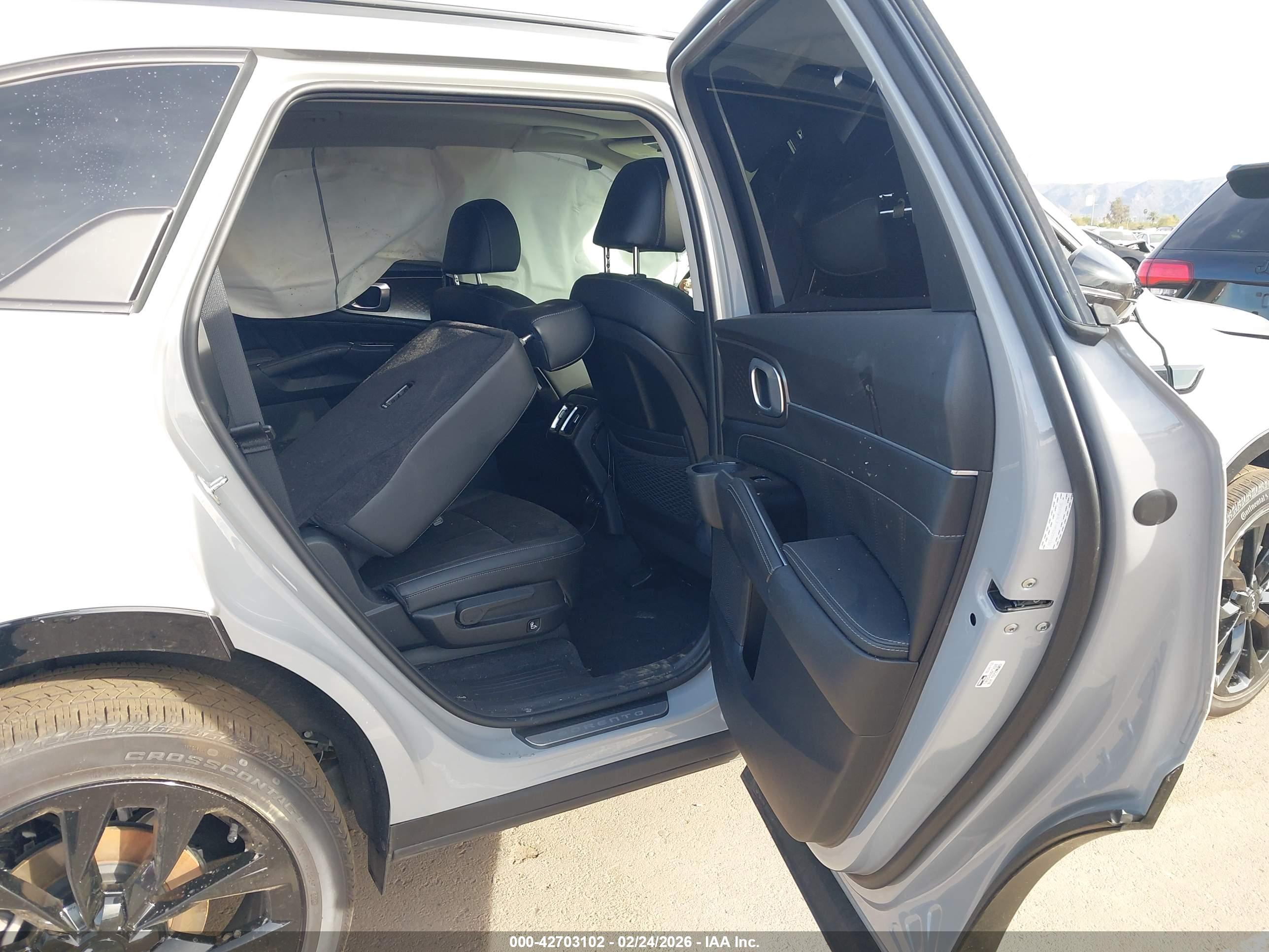 KIA SORENTO image 8