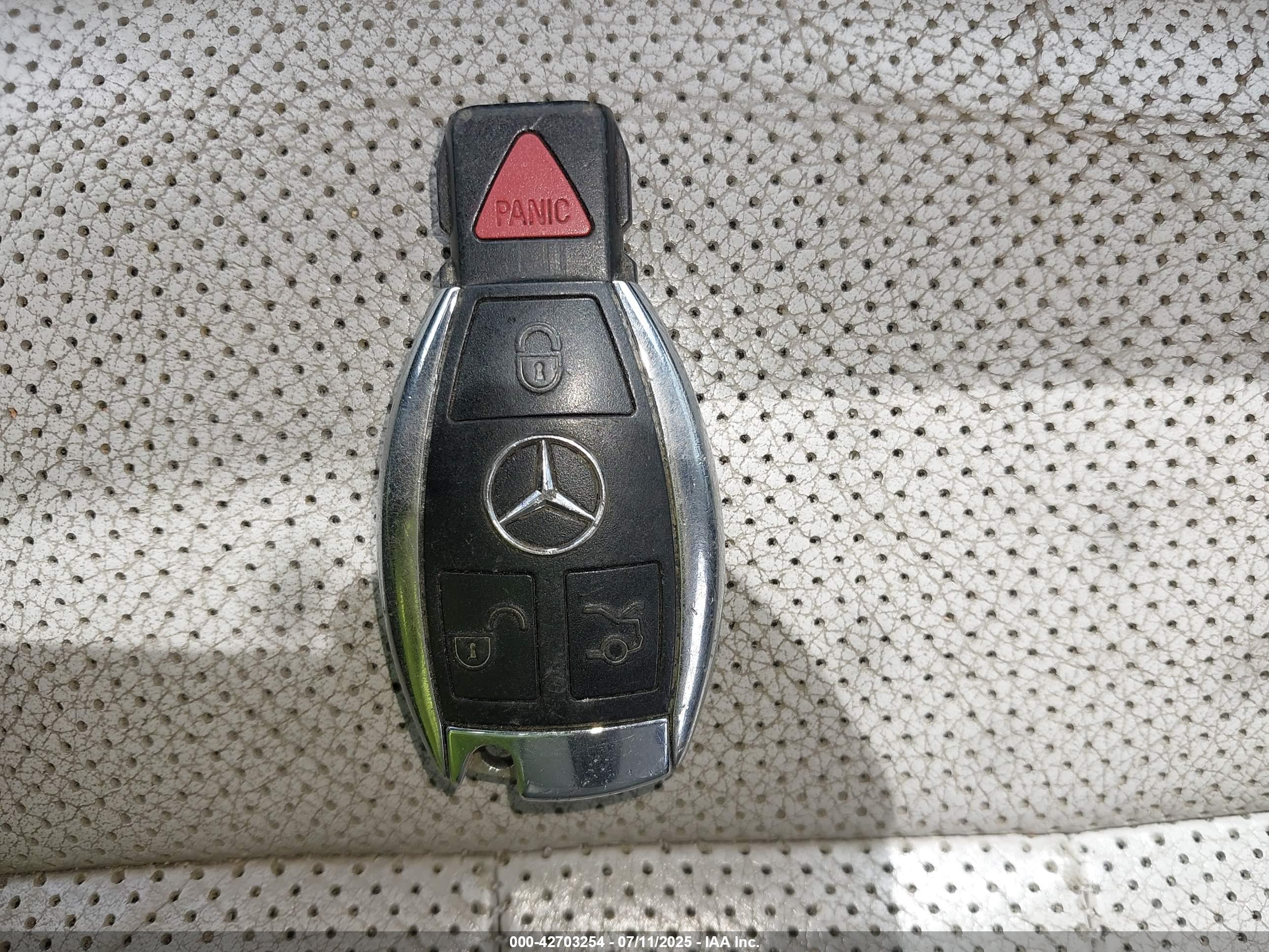 MERCEDES-BENZ E image 11