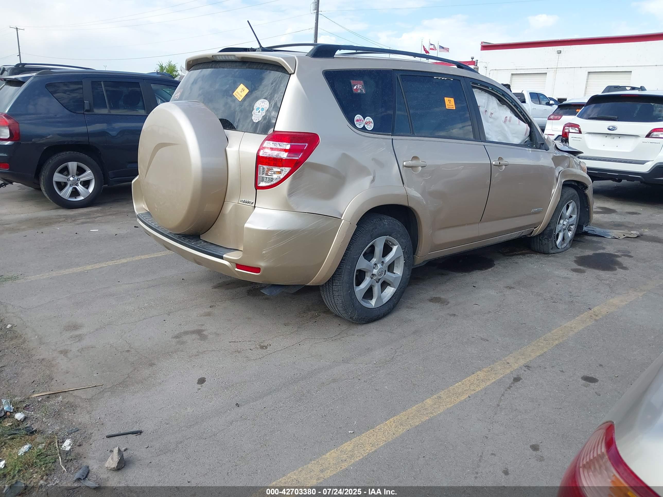 TOYOTA RAV4 image 4
