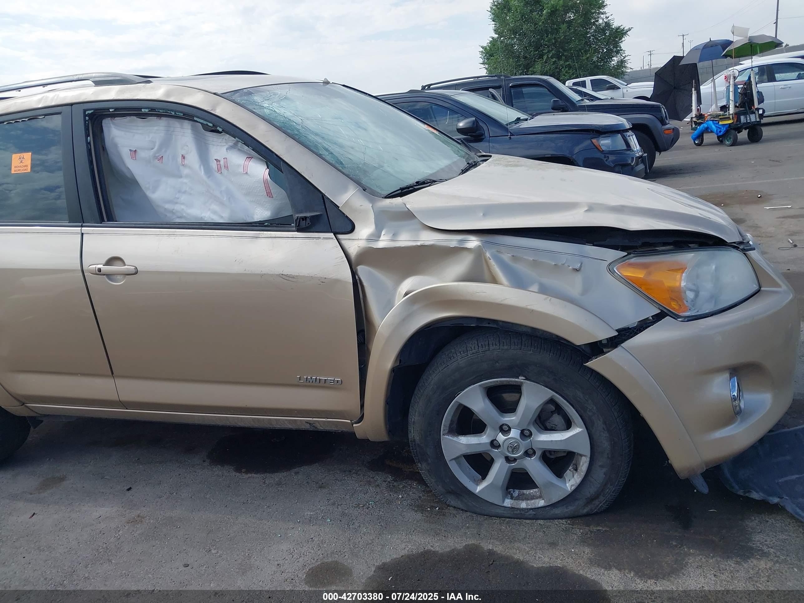 TOYOTA RAV4 image 6