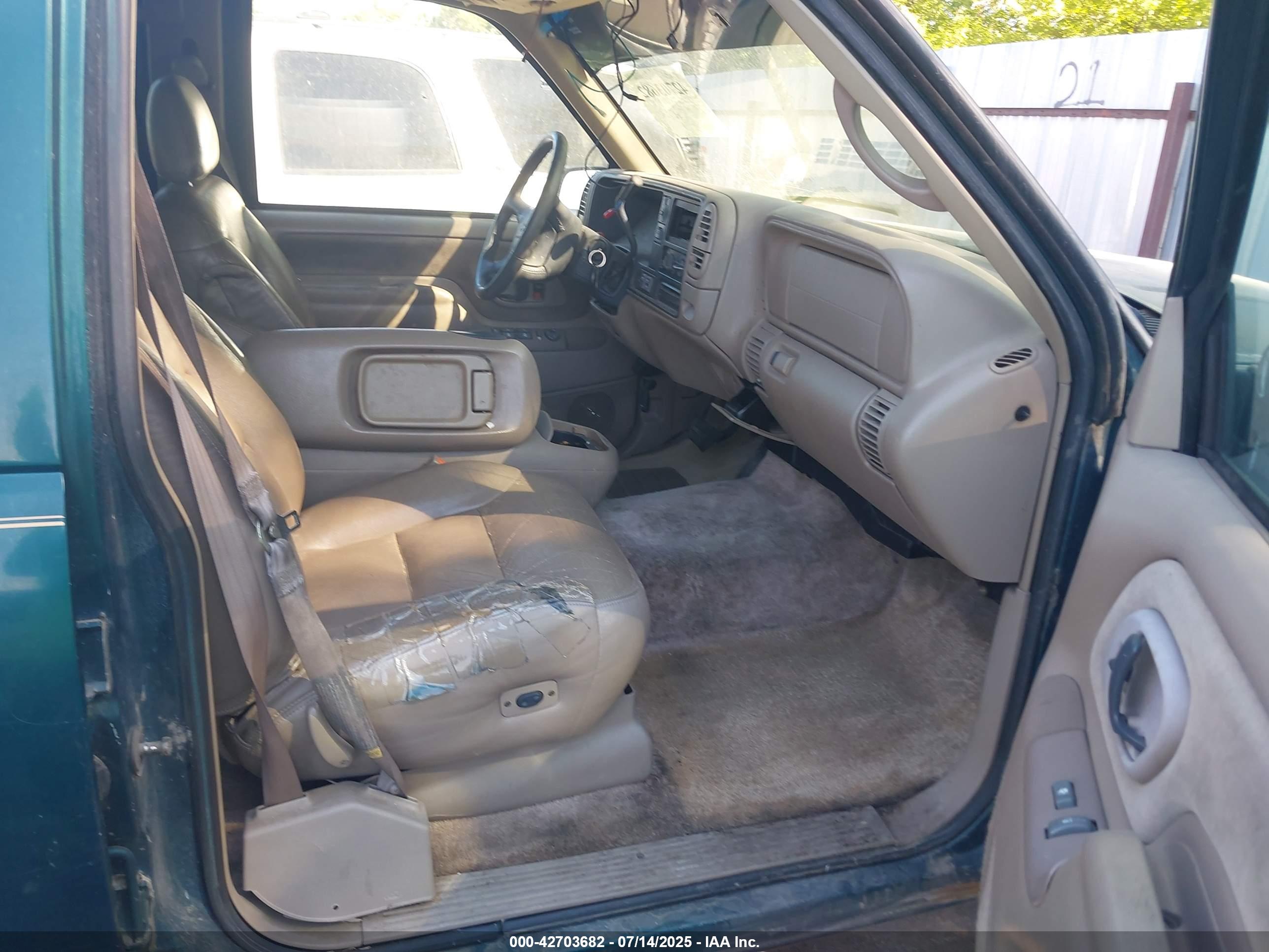 CHEVROLET TAHOE image 5