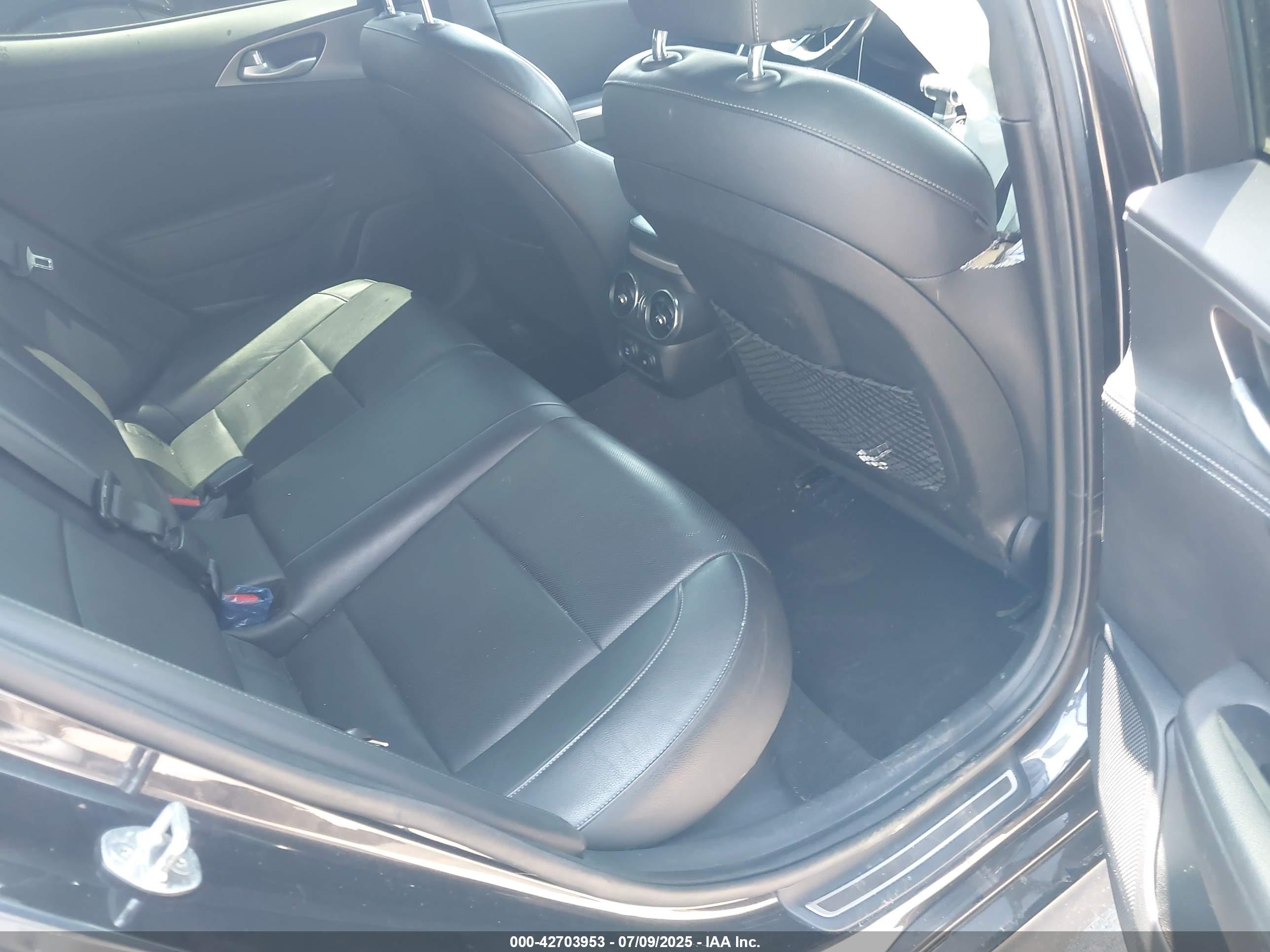 KIA STINGER image 8