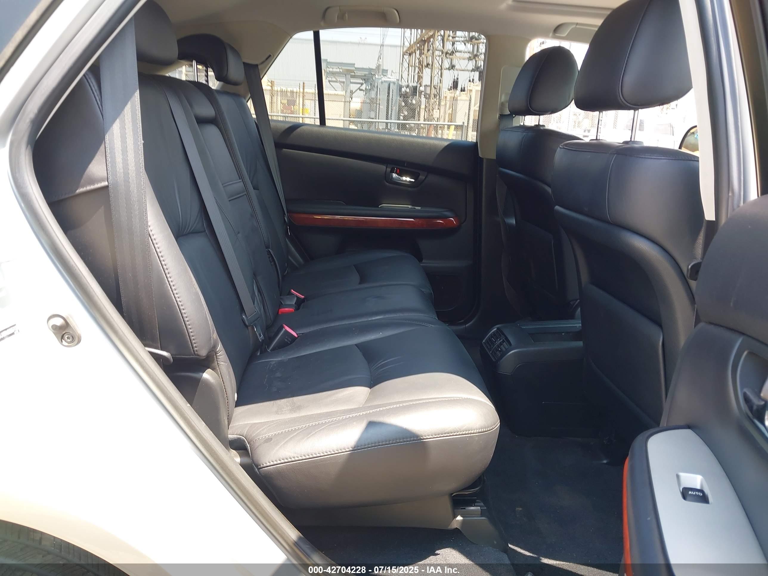 LEXUS RX image 8
