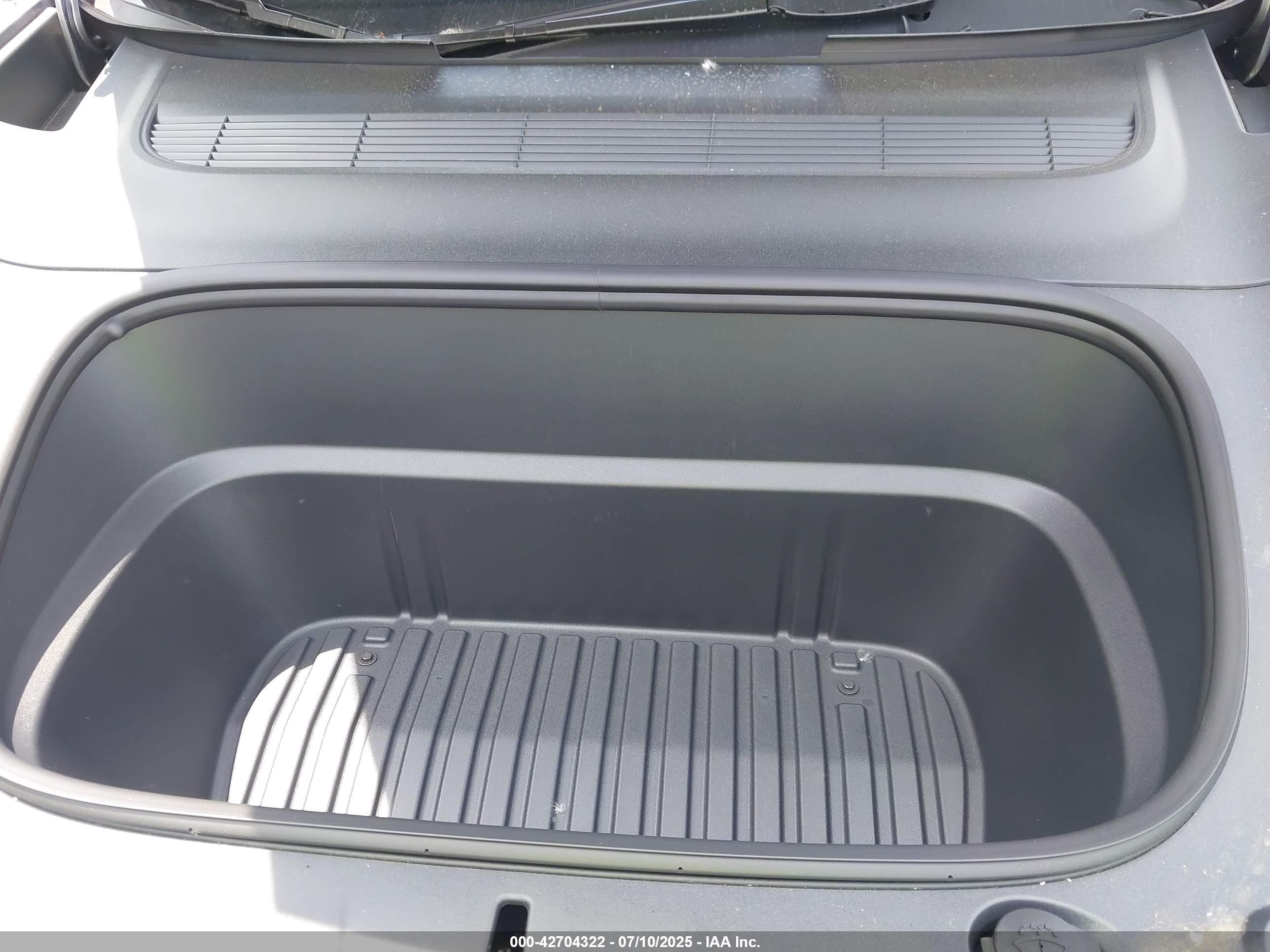 TESLA MODEL image 10