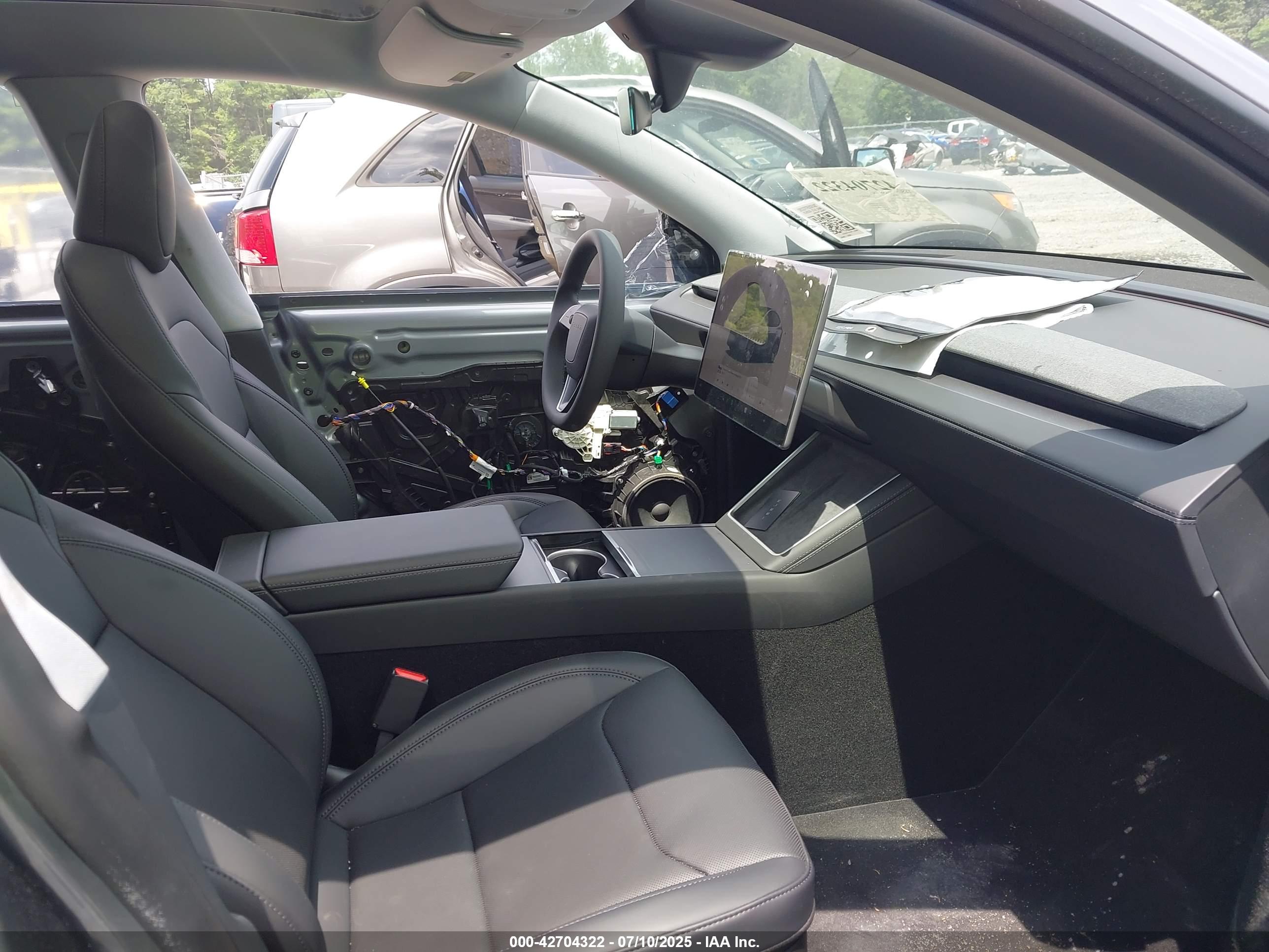 TESLA MODEL image 5