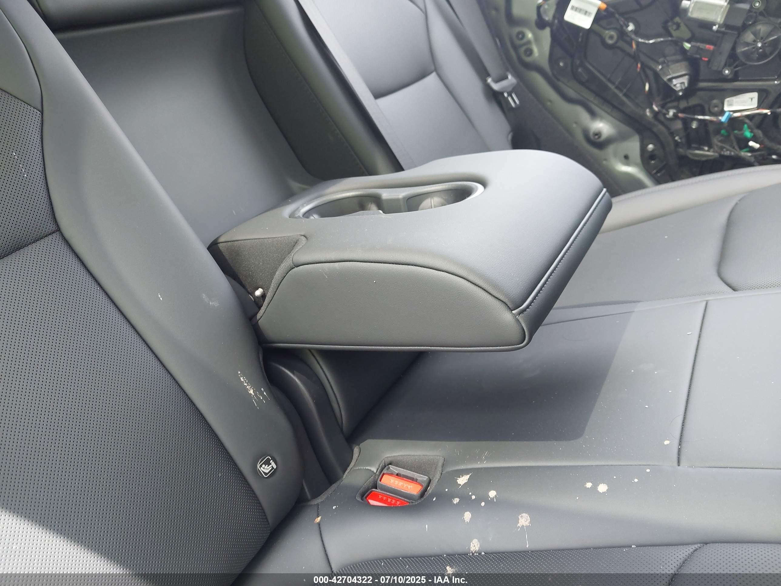 TESLA MODEL image 8