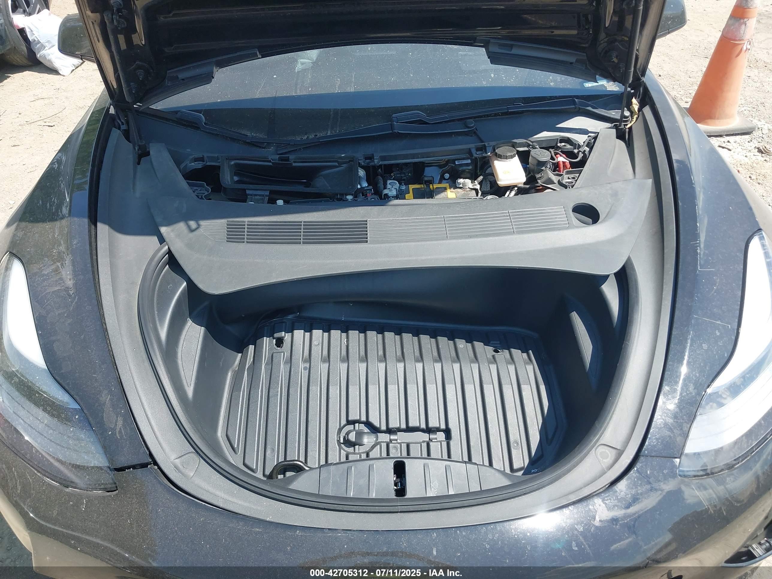 TESLA MODEL image 10