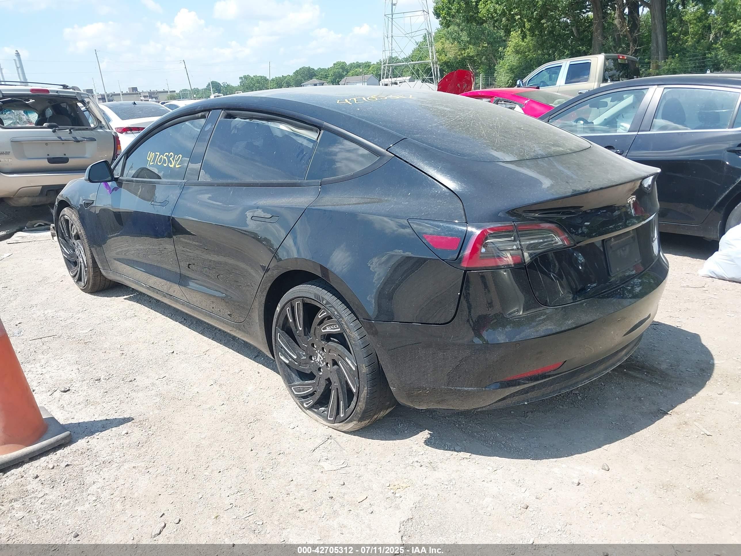 TESLA MODEL image 3