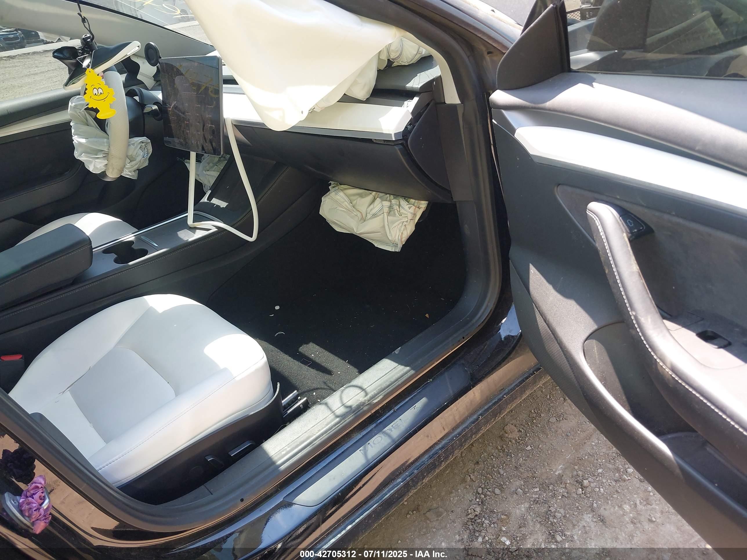 TESLA MODEL image 5