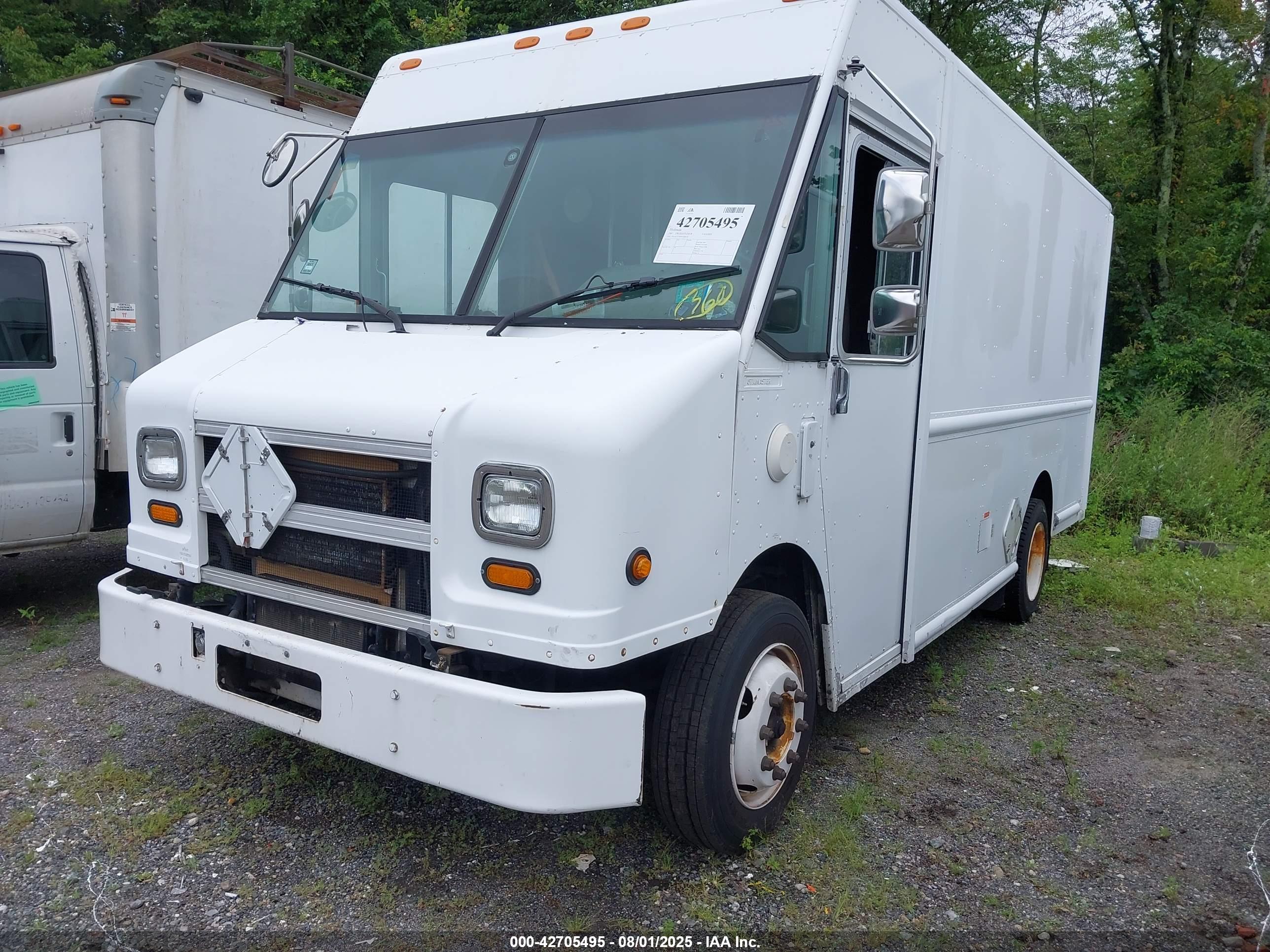 FREIGHTLINER CHASSIS image 2