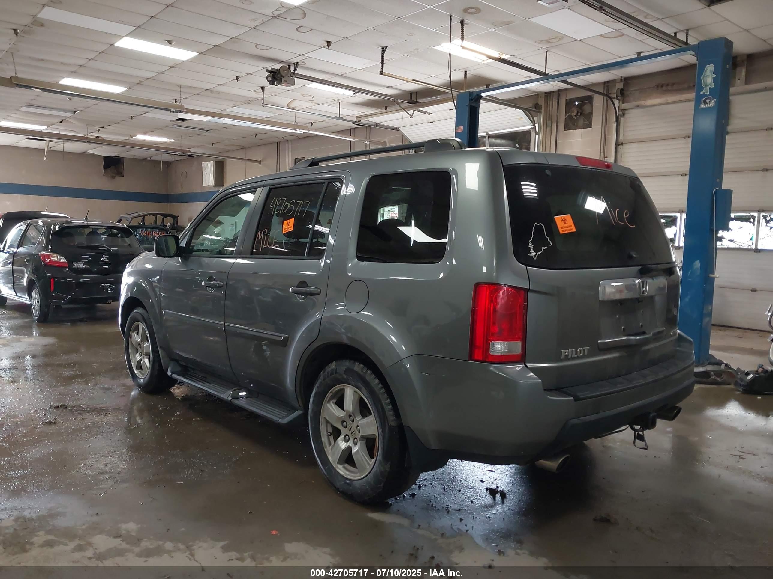 HONDA PILOT image 3