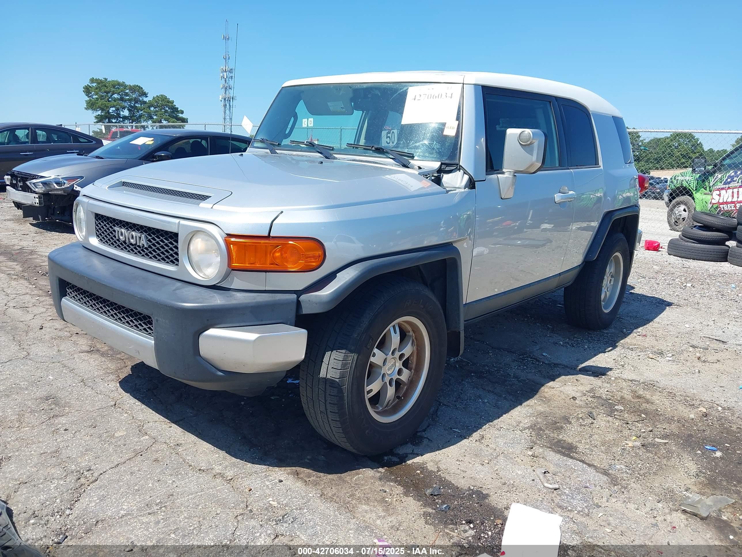 TOYOTA FJ image 2