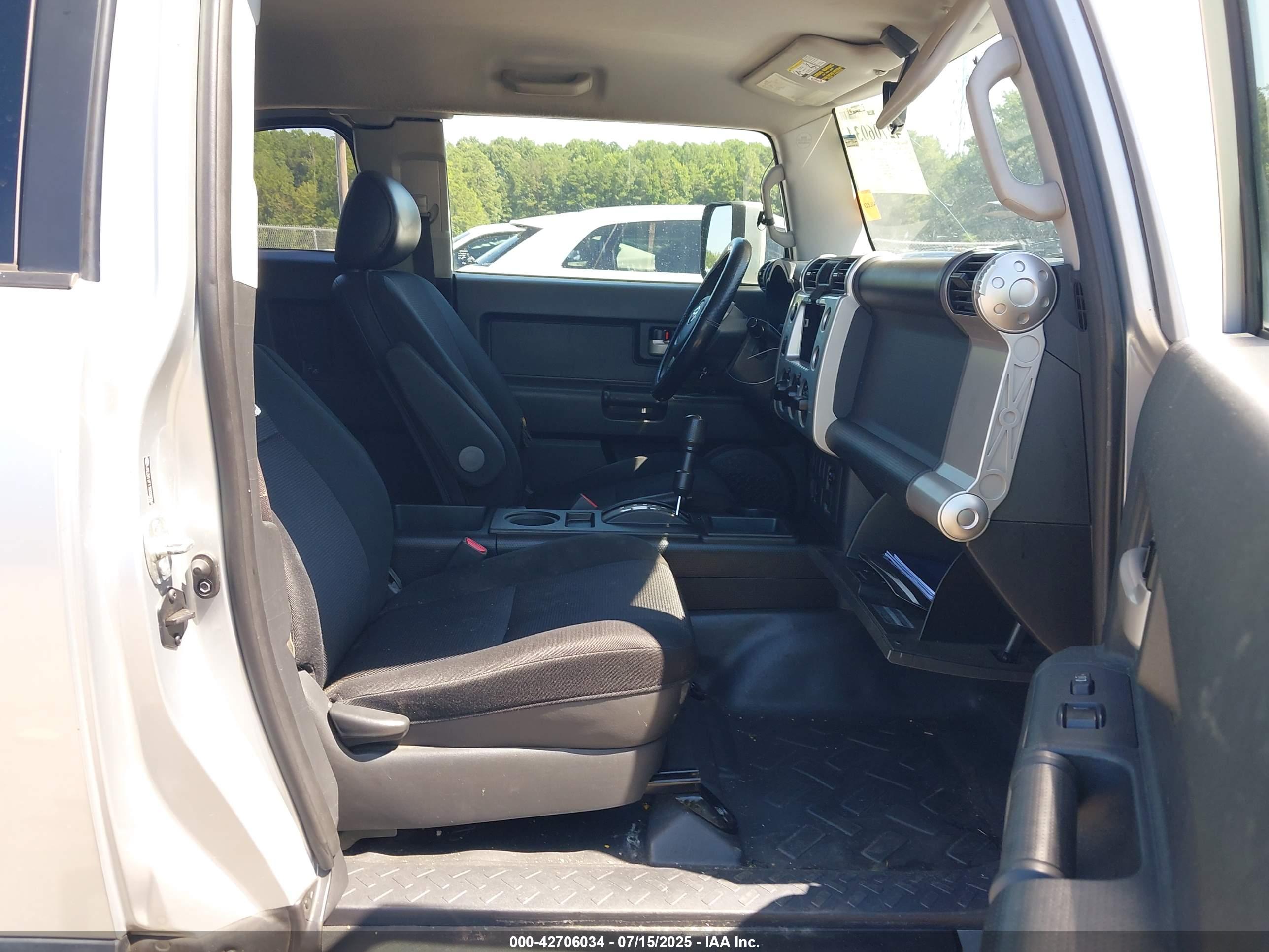 TOYOTA FJ image 5