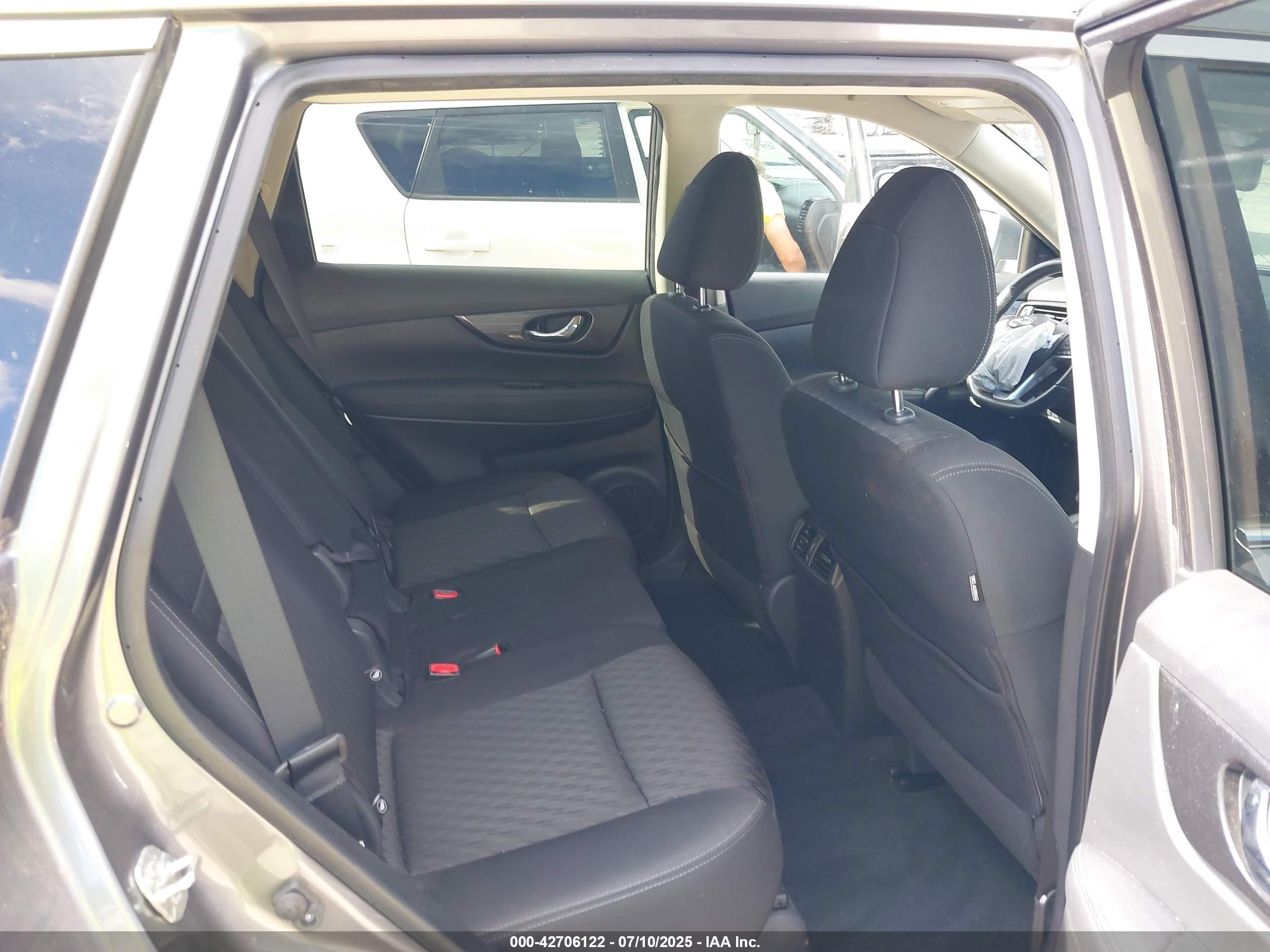 NISSAN ROGUE image 8