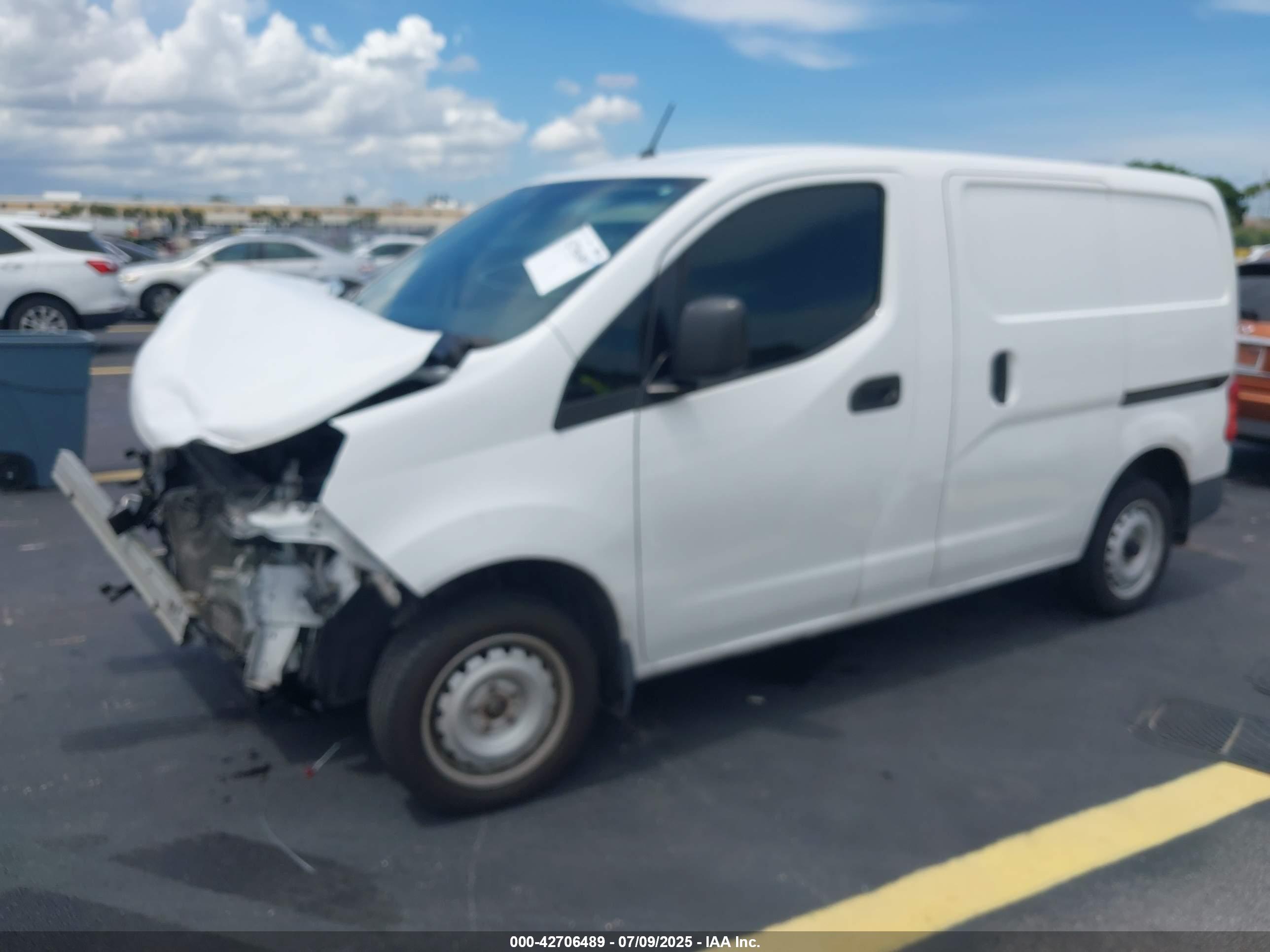 NISSAN NV200 image 2