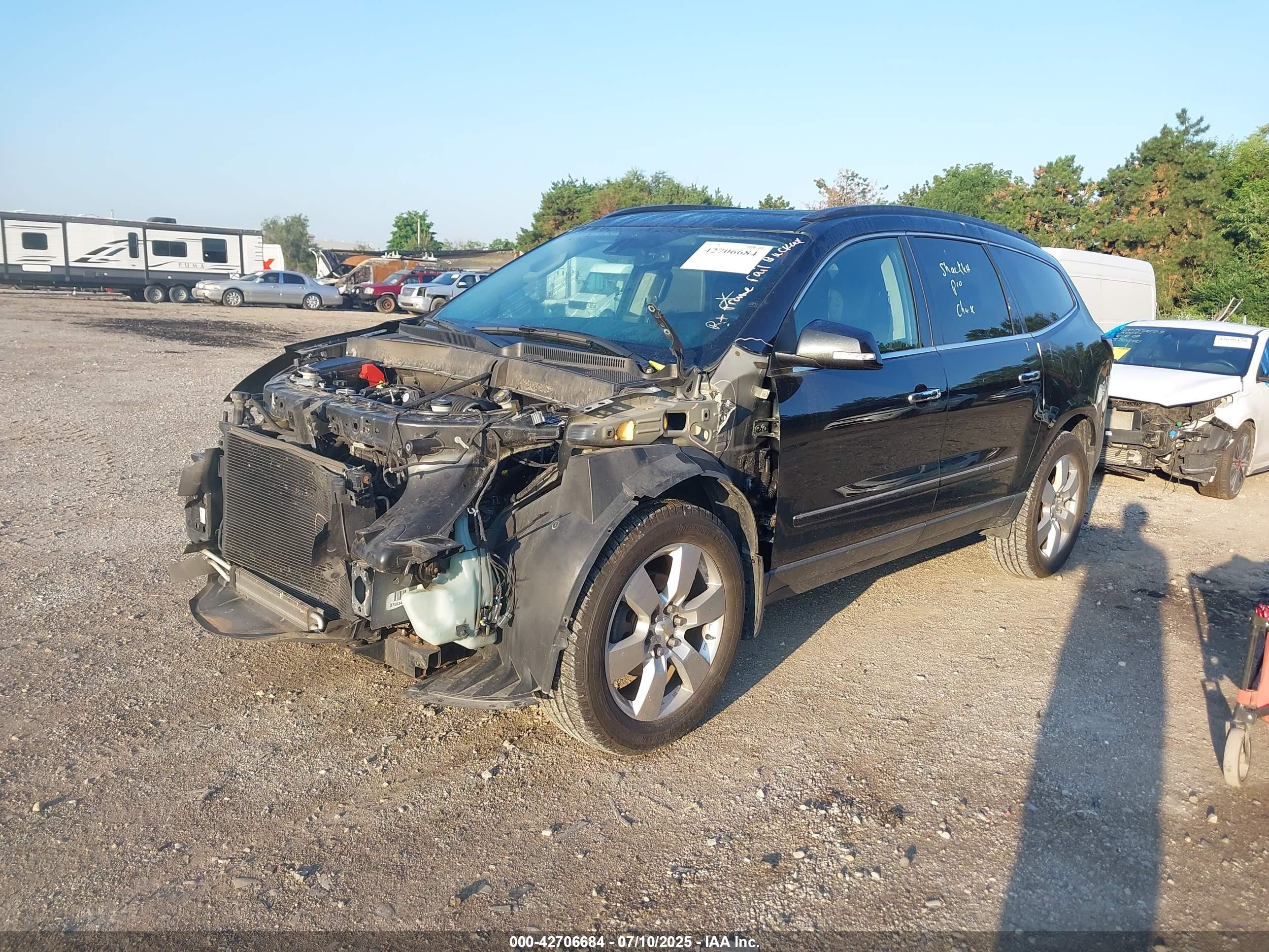 CHEVROLET TRAVERSE image 2
