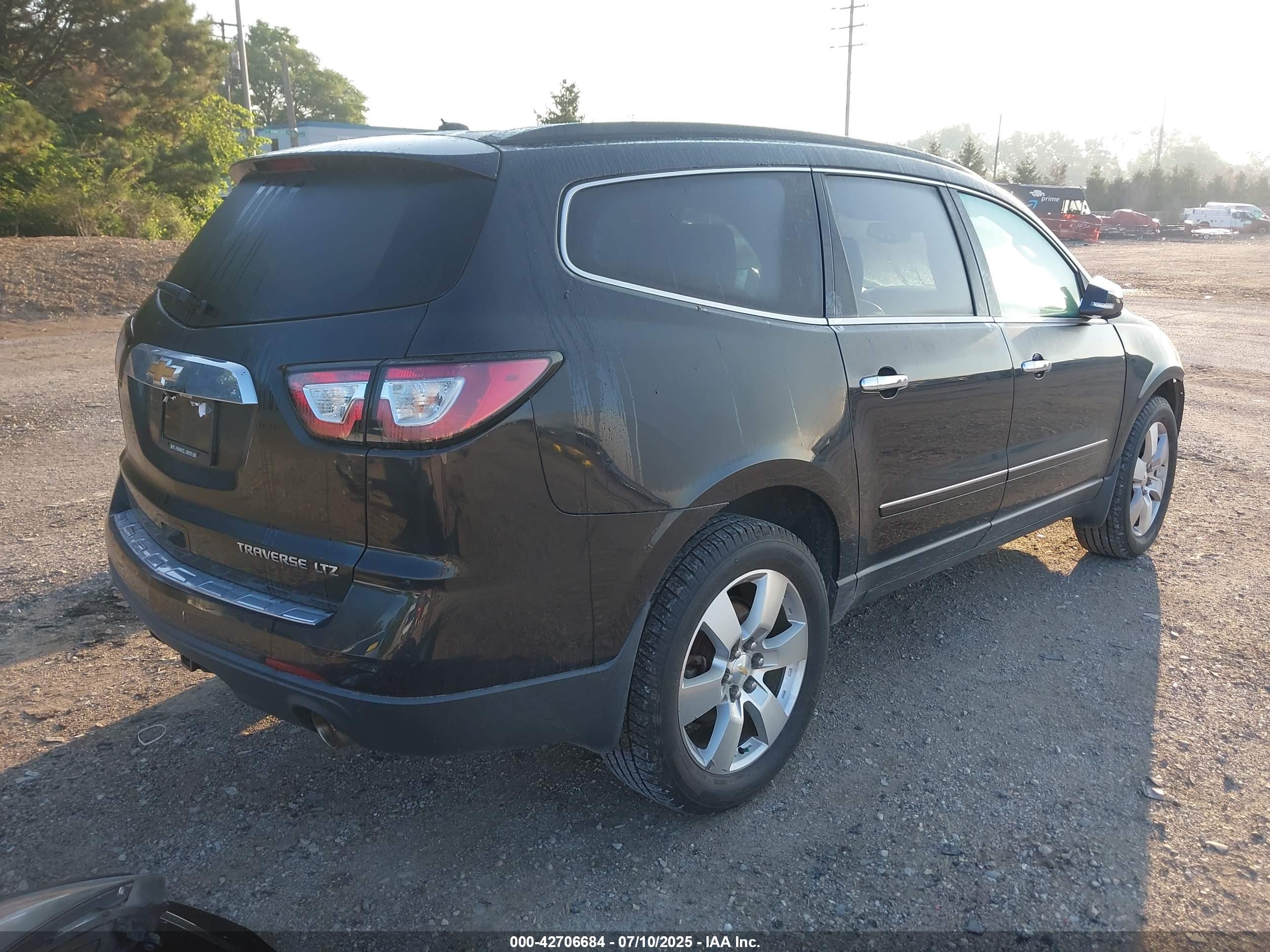 CHEVROLET TRAVERSE image 4