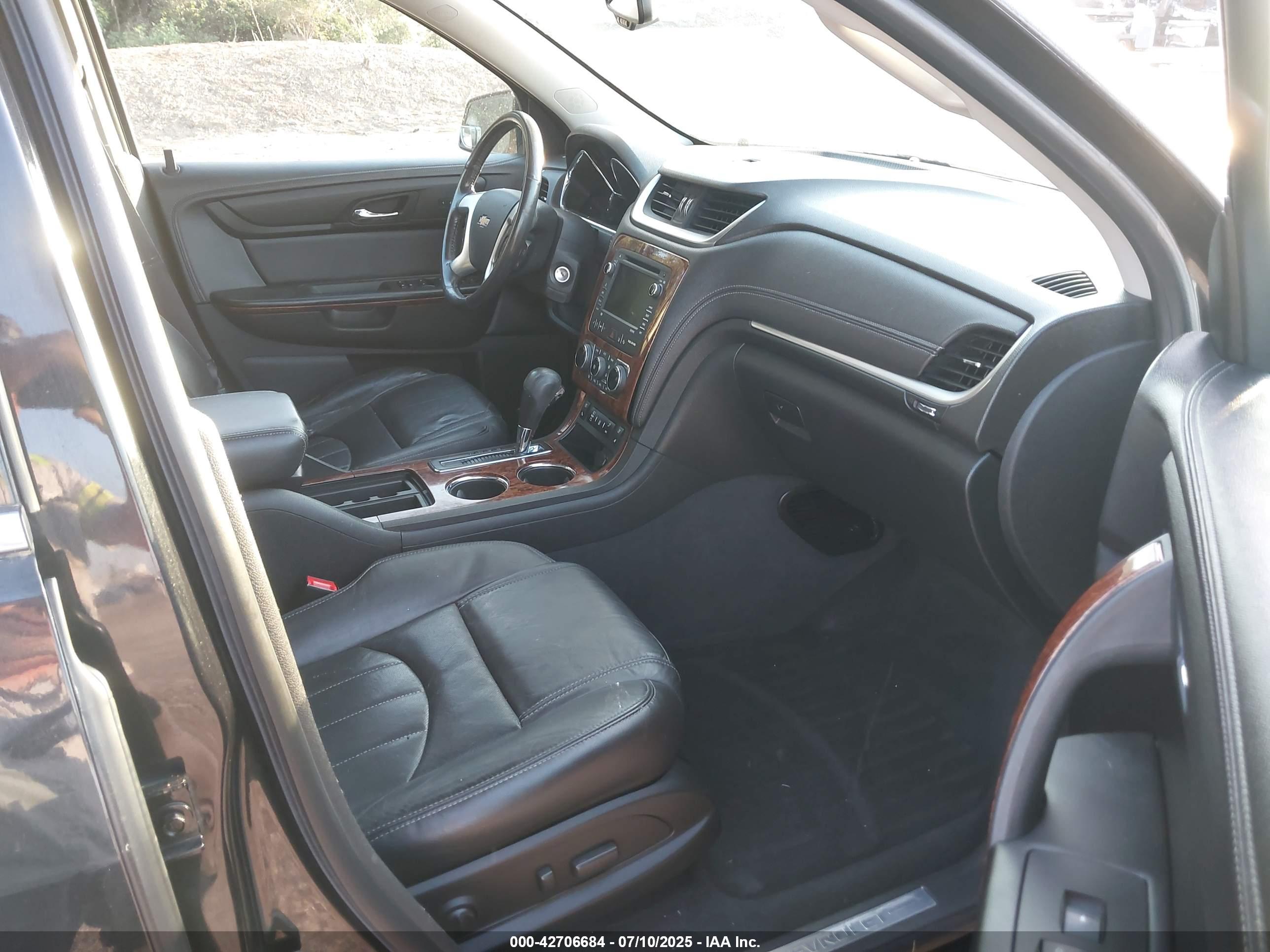 CHEVROLET TRAVERSE image 5