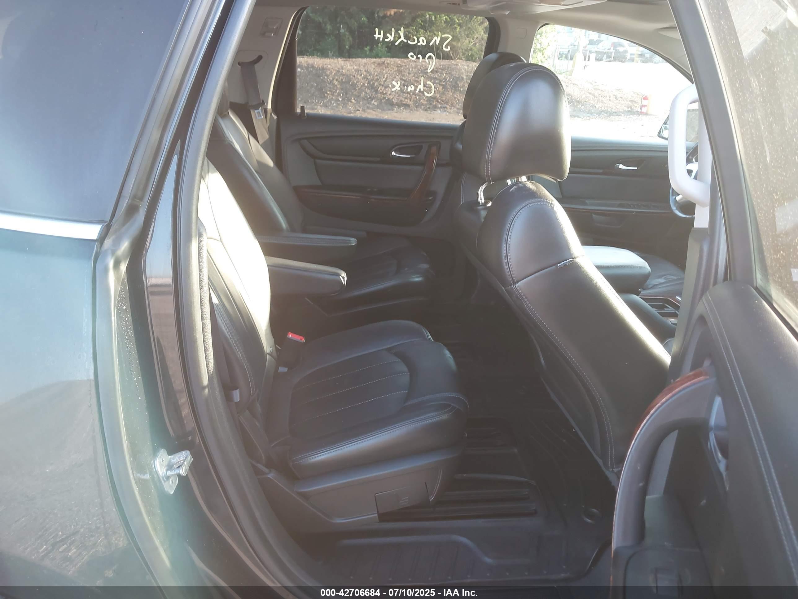 CHEVROLET TRAVERSE image 8