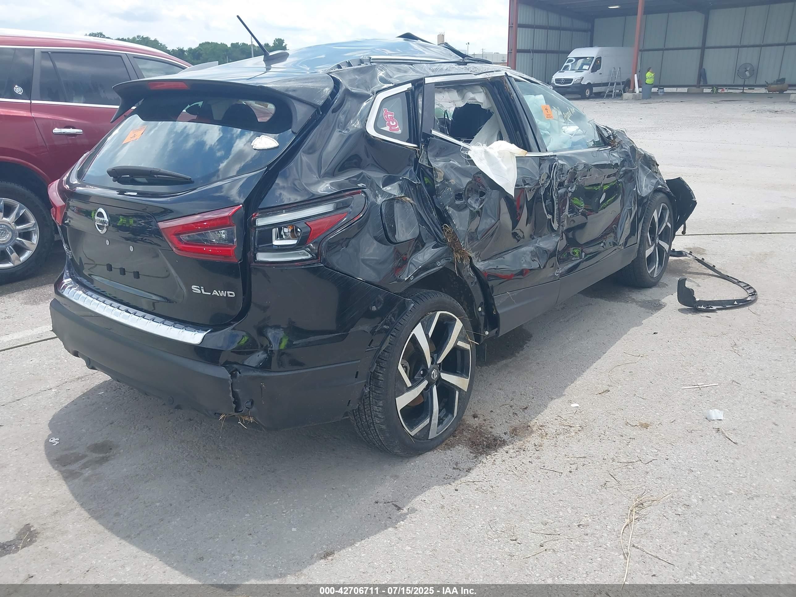 NISSAN ROGUE image 4