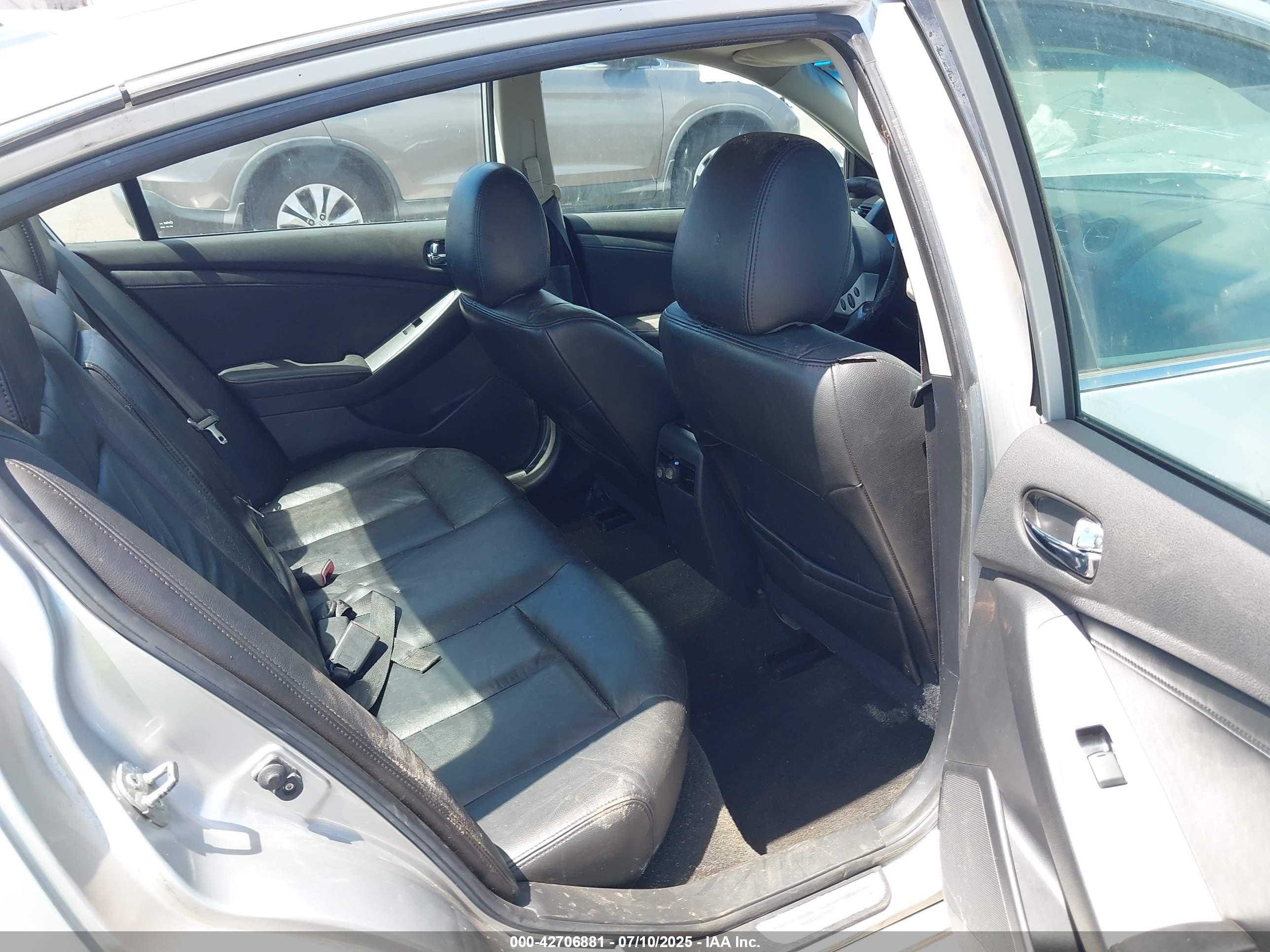 NISSAN ALTIMA image 8