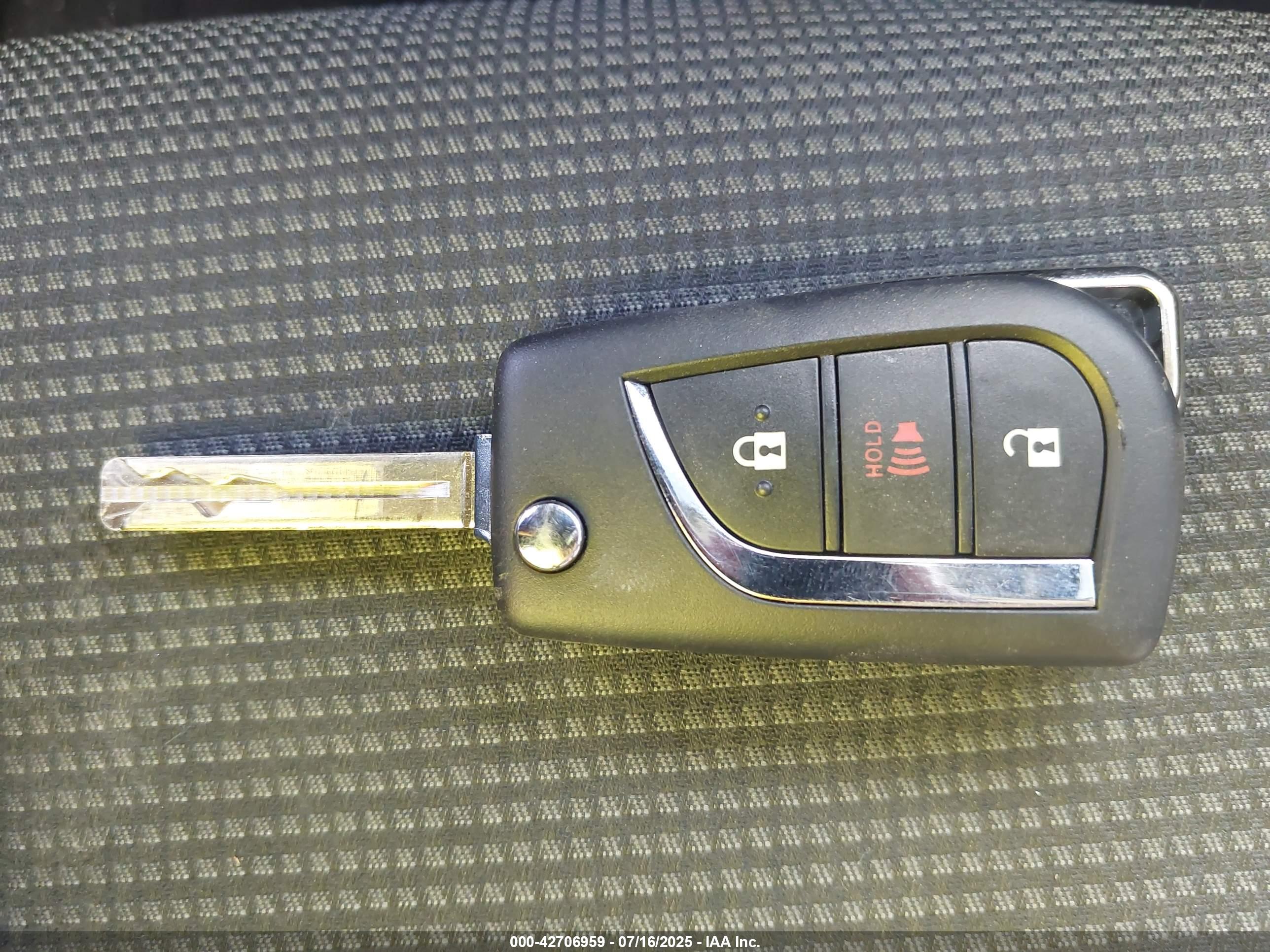 TOYOTA RAV4 image 11