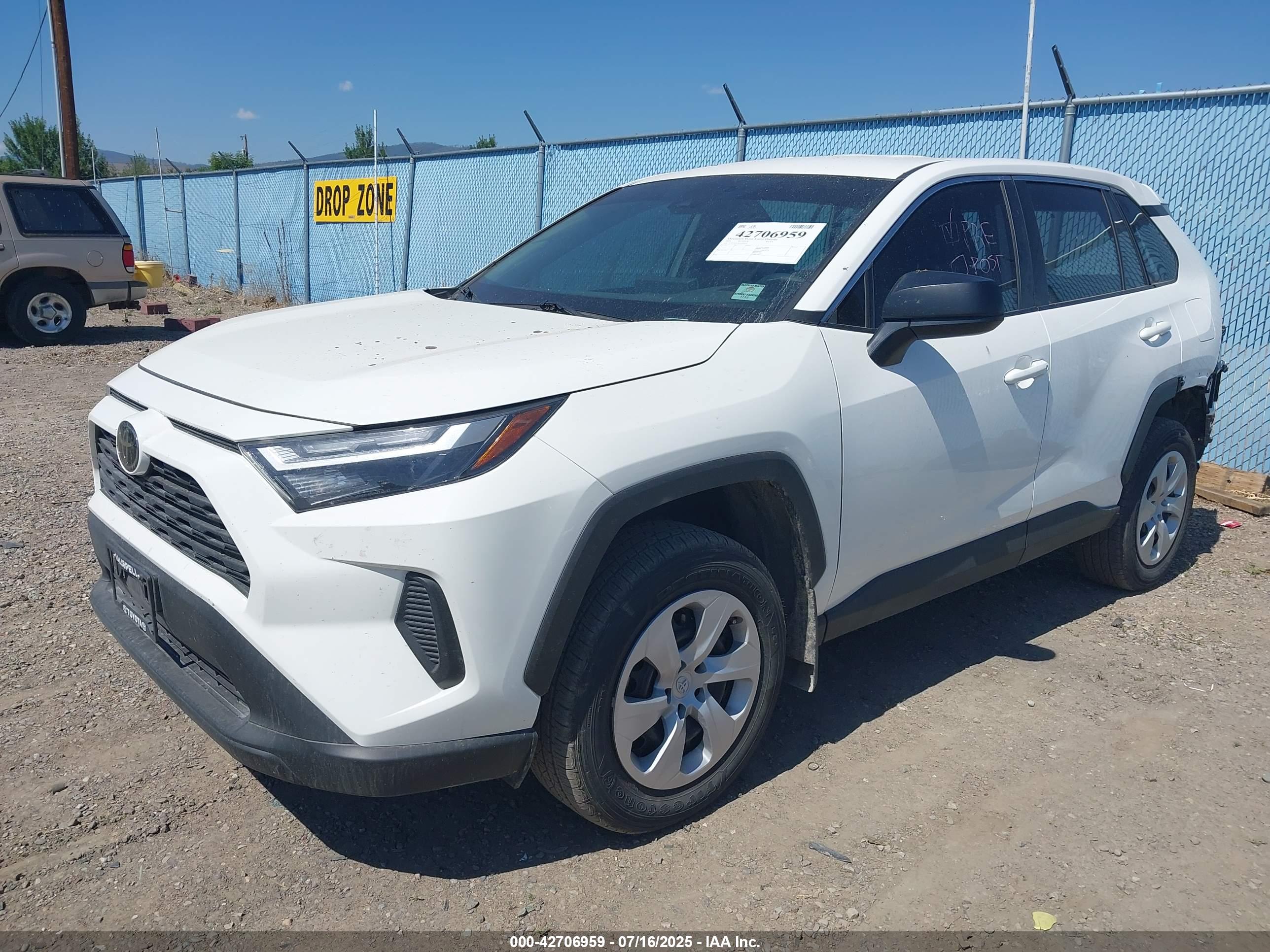 TOYOTA RAV4 image 2