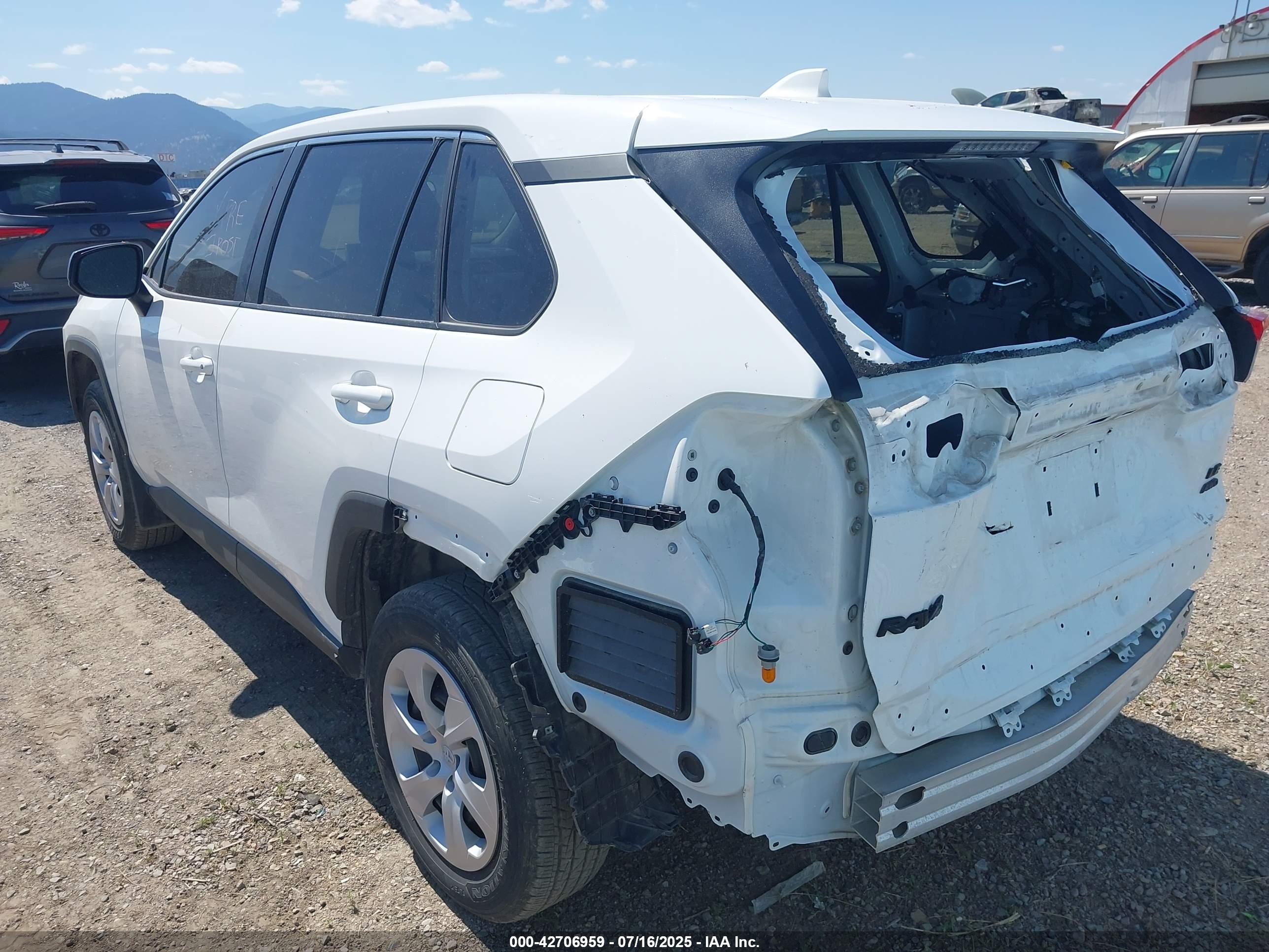 TOYOTA RAV4 image 3