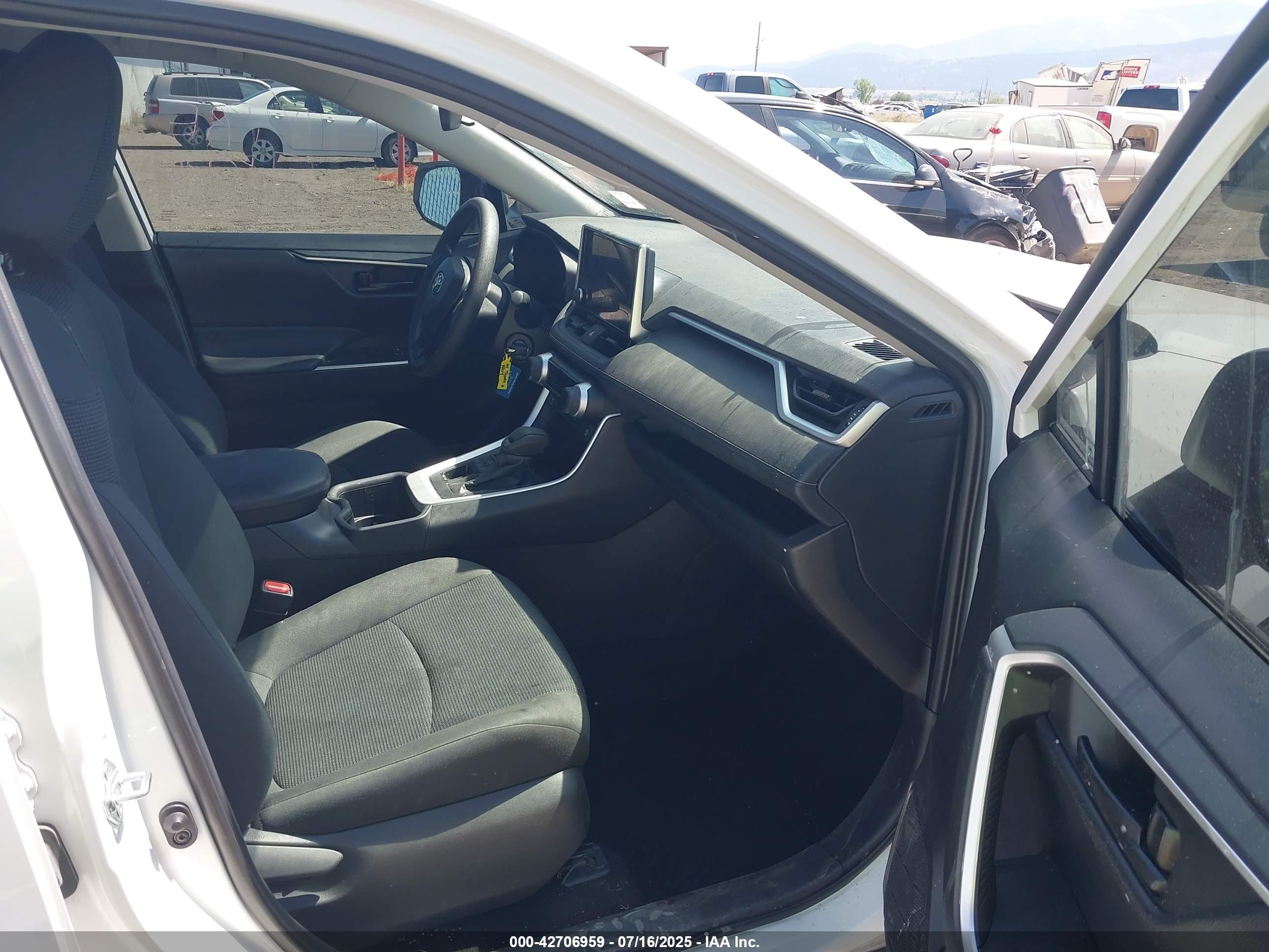 TOYOTA RAV4 image 5
