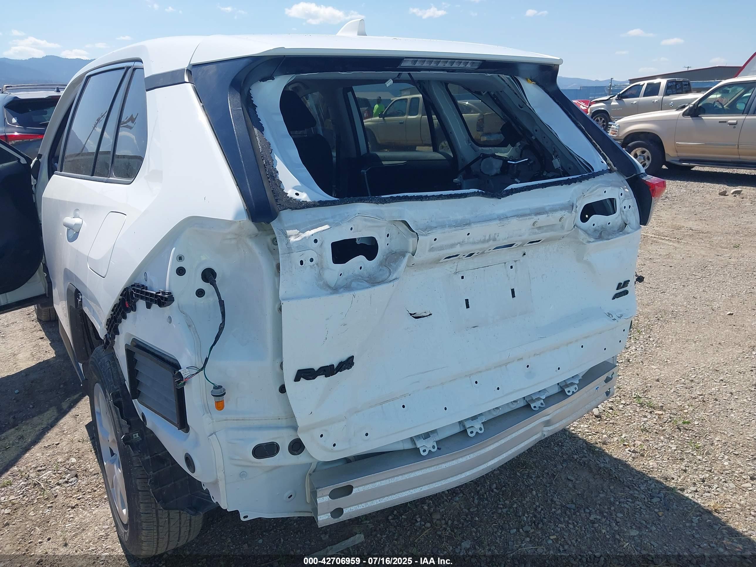 TOYOTA RAV4 image 6