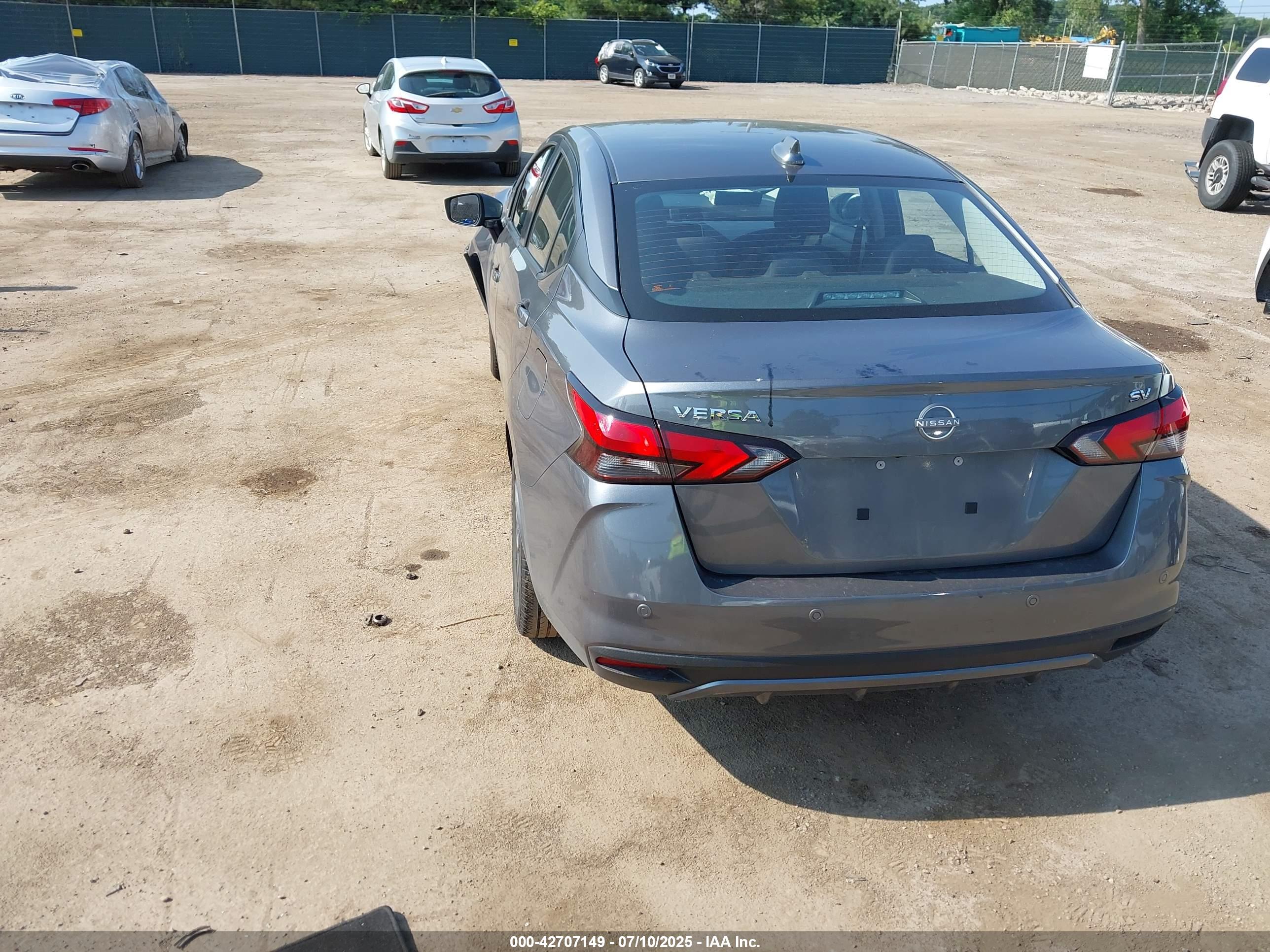 NISSAN VERSA image 3