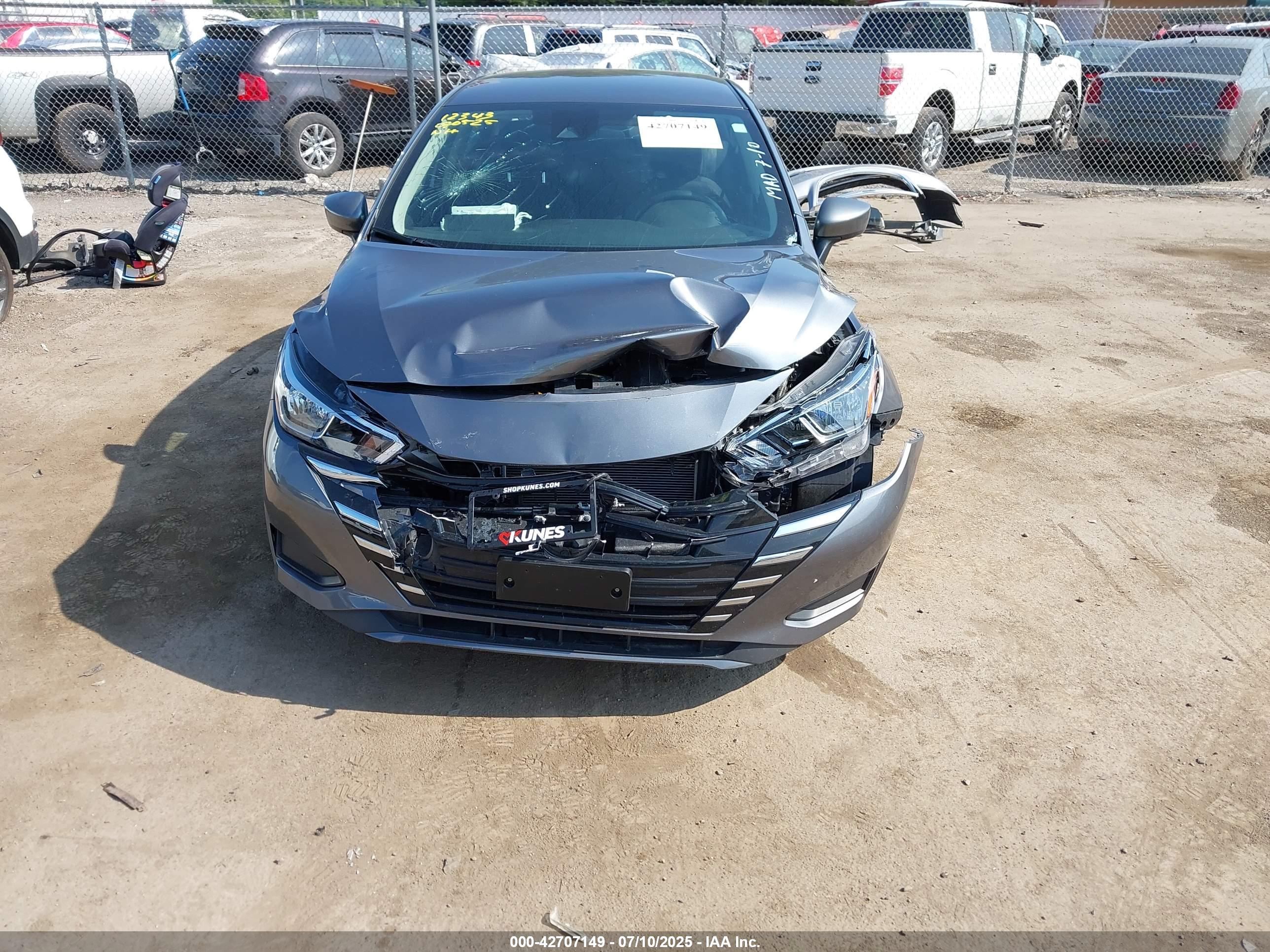 NISSAN VERSA image 6
