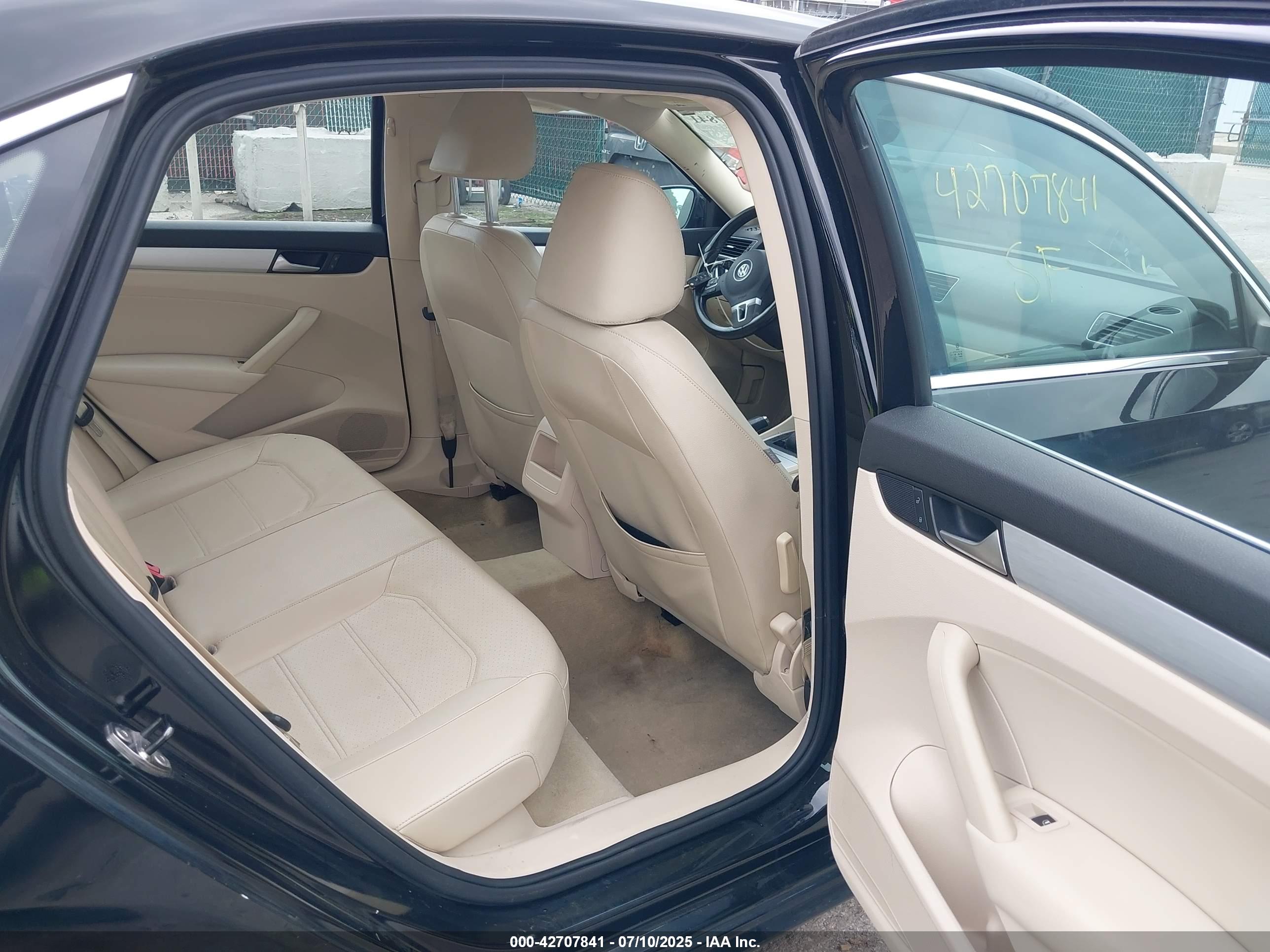 VOLKSWAGEN PASSAT image 8
