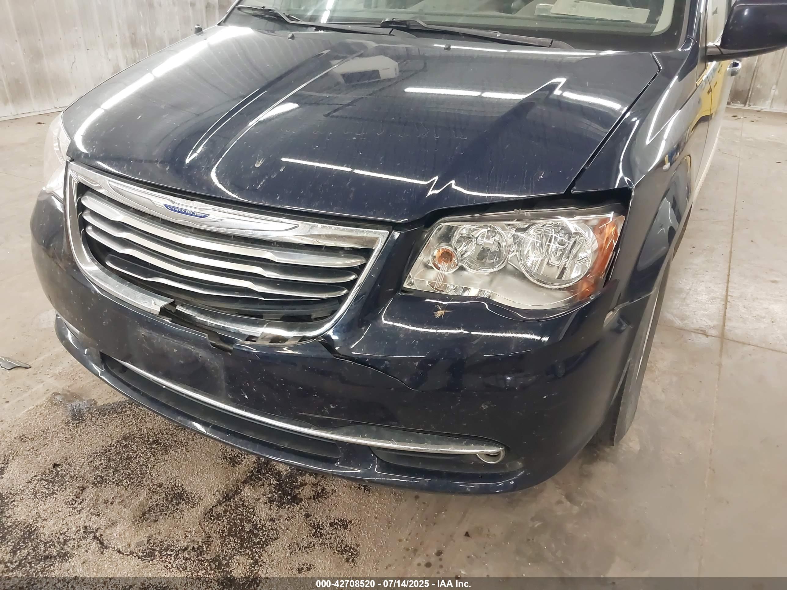 CHRYSLER TOWN image 6