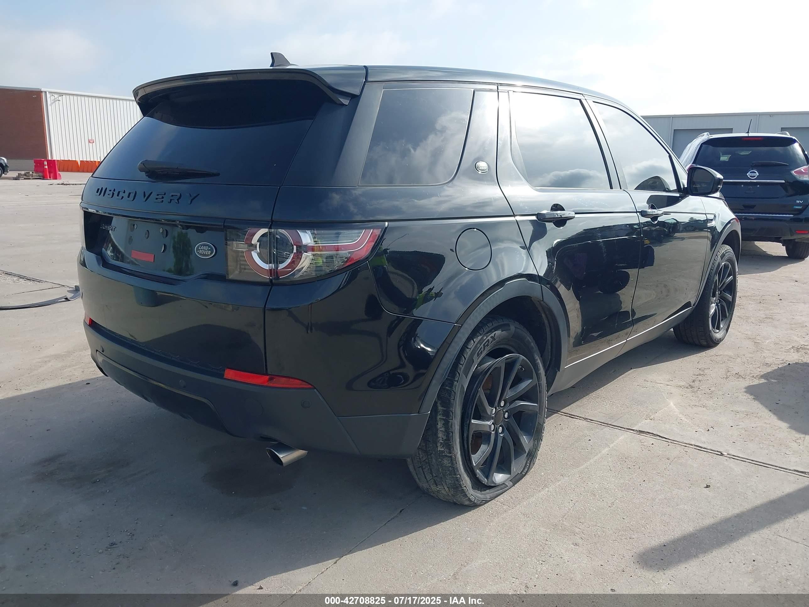 LAND ROVER image 4